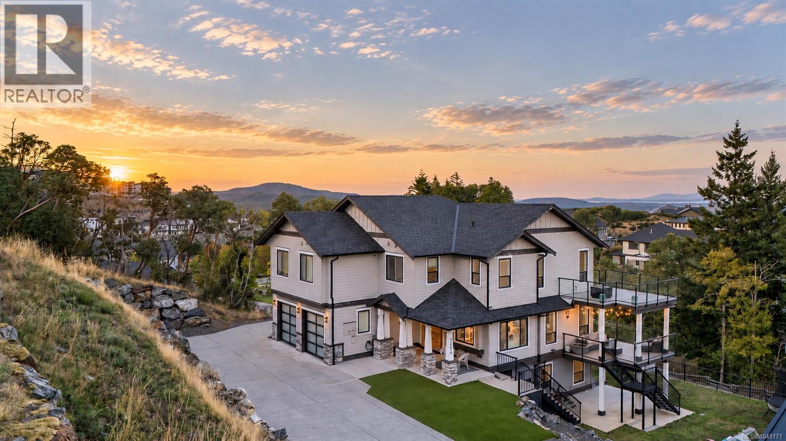 1414 Grand Forest