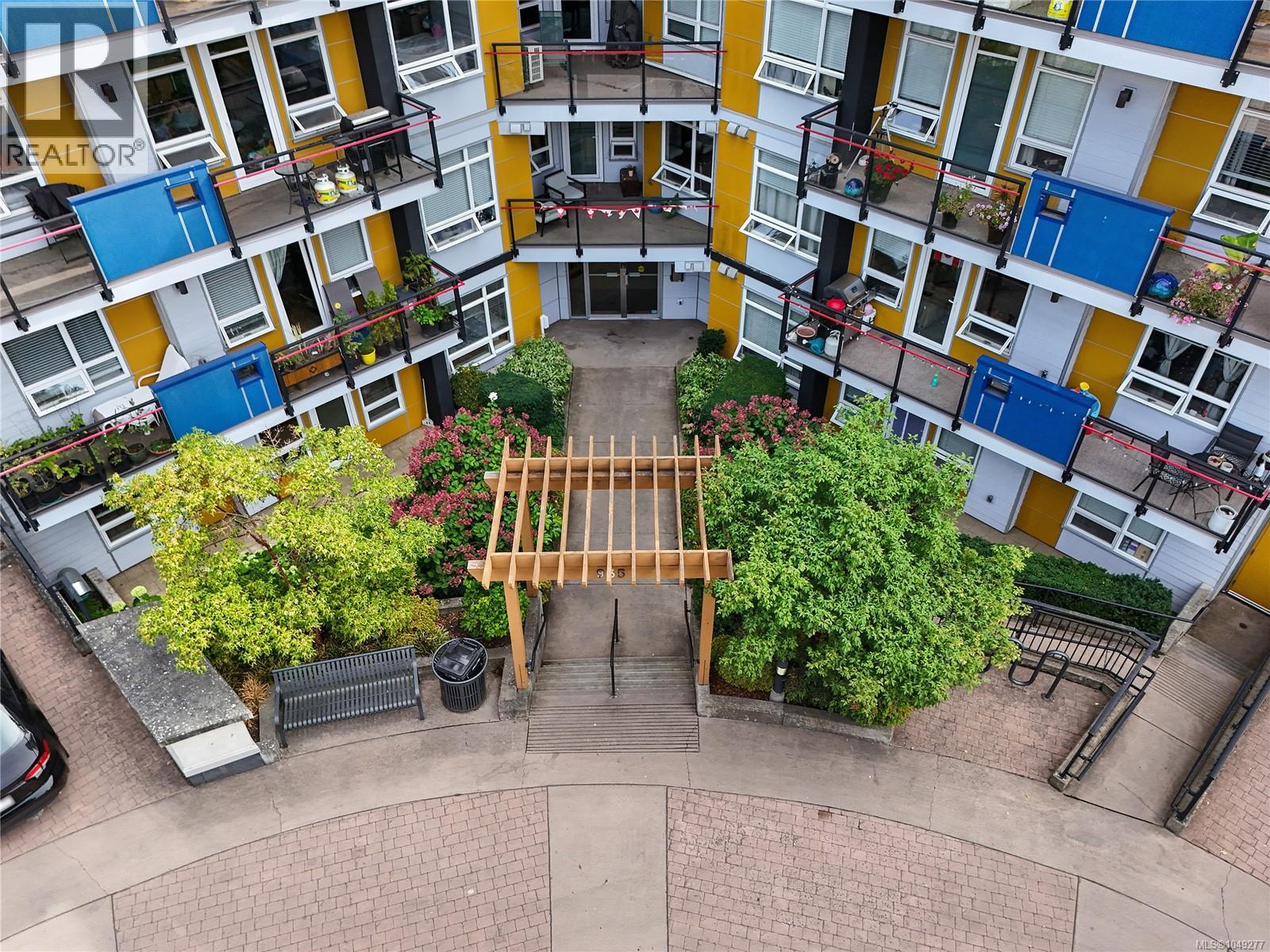 935 Cloverdale Unit 101