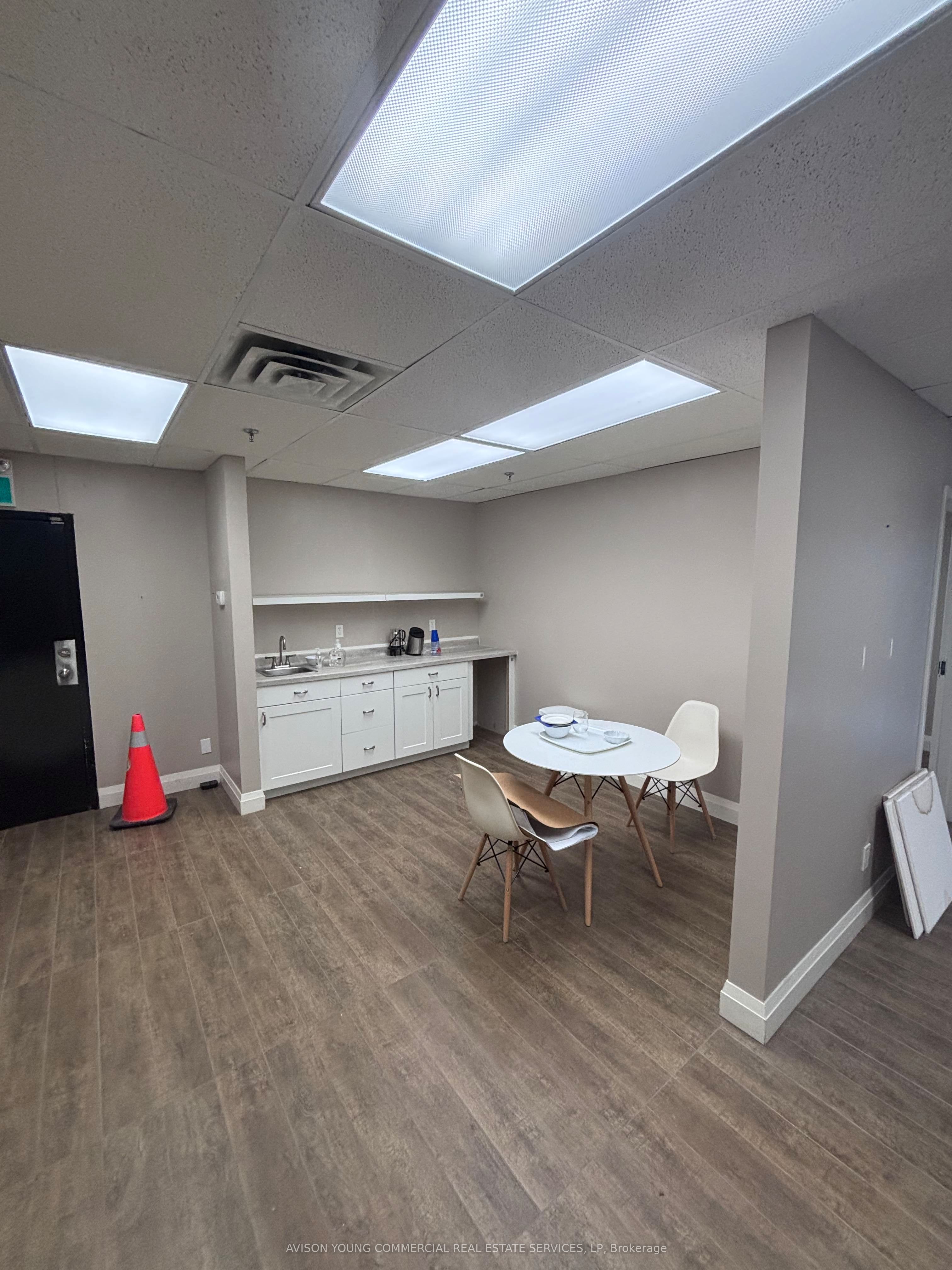 25 Toronto Unit Lower Level
