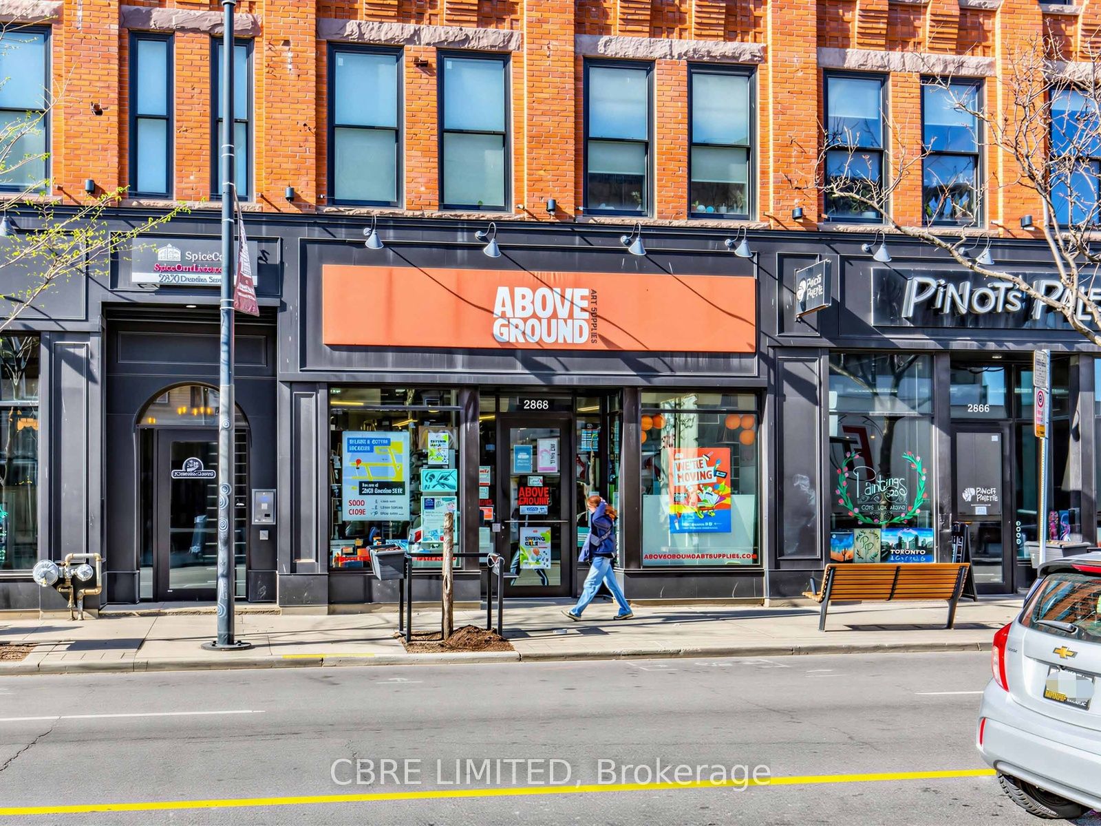2868 Dundas
