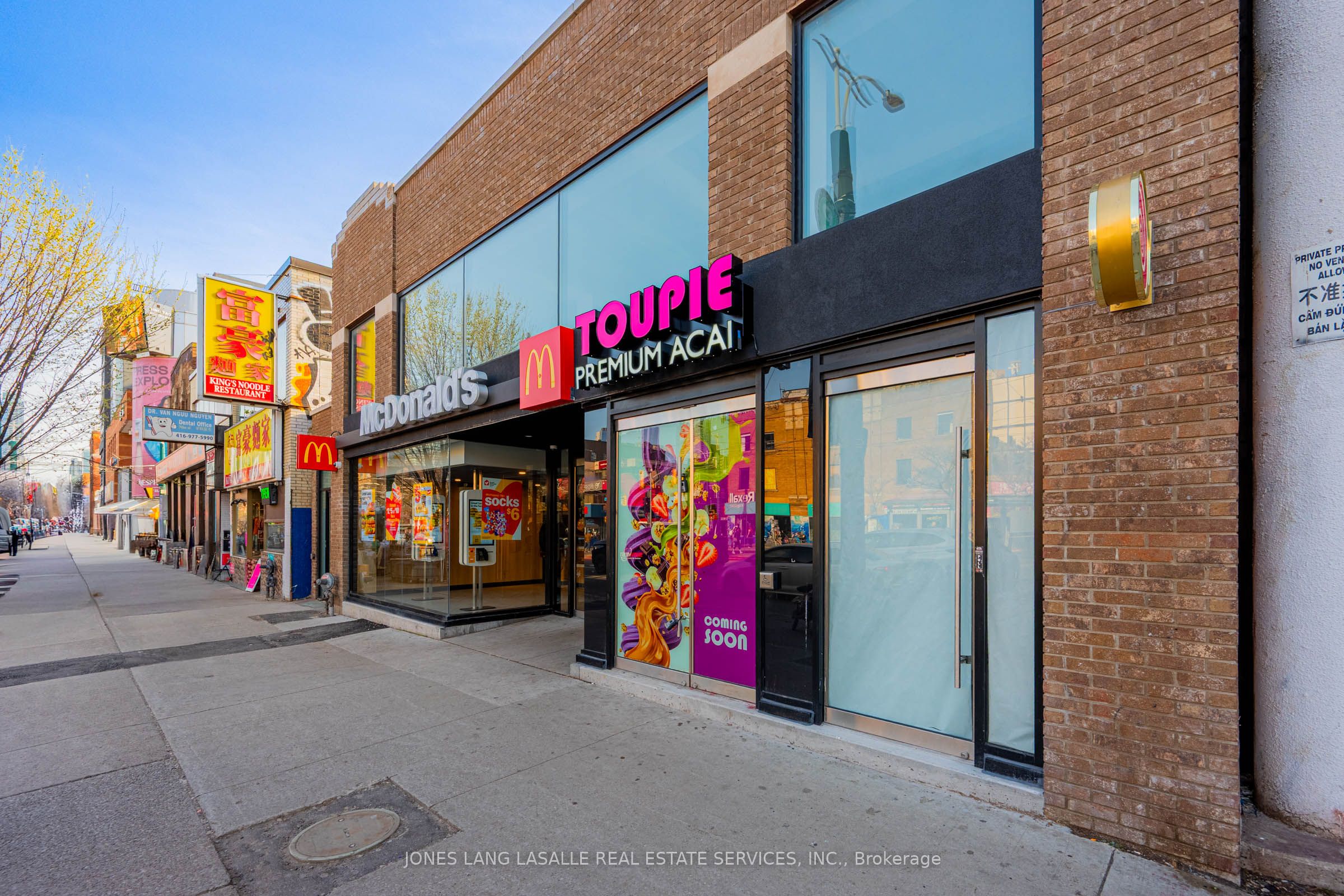298 Spadina