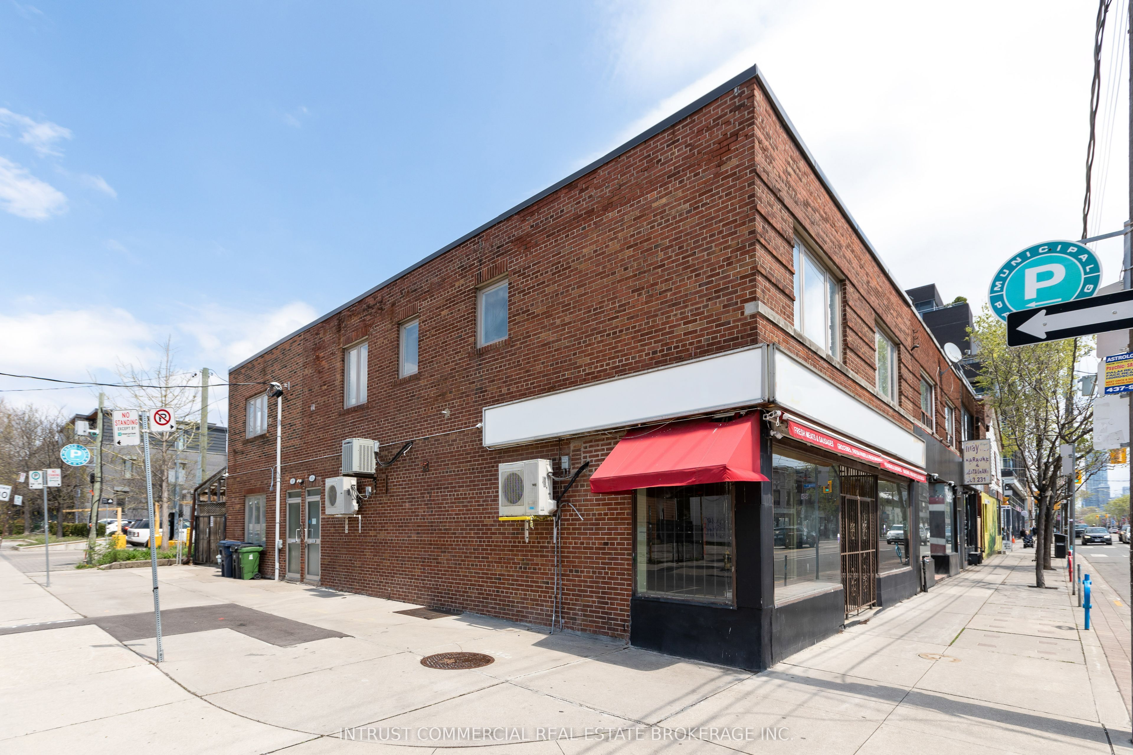 878 Dundas Unit Commercial