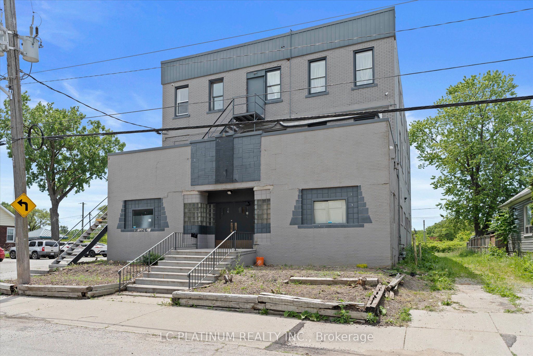 1353 WELLINGTON