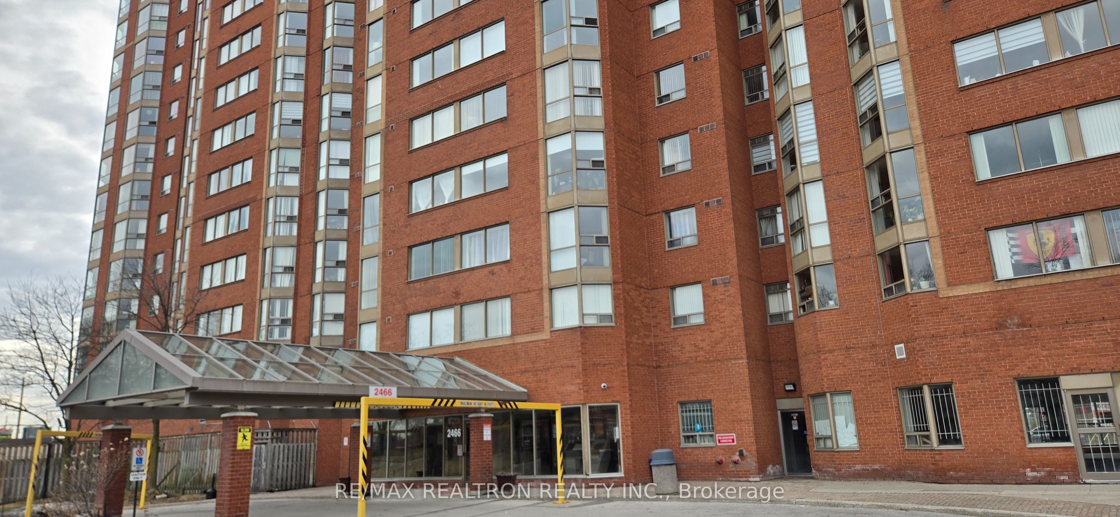 2466 Eglinton Unit 806