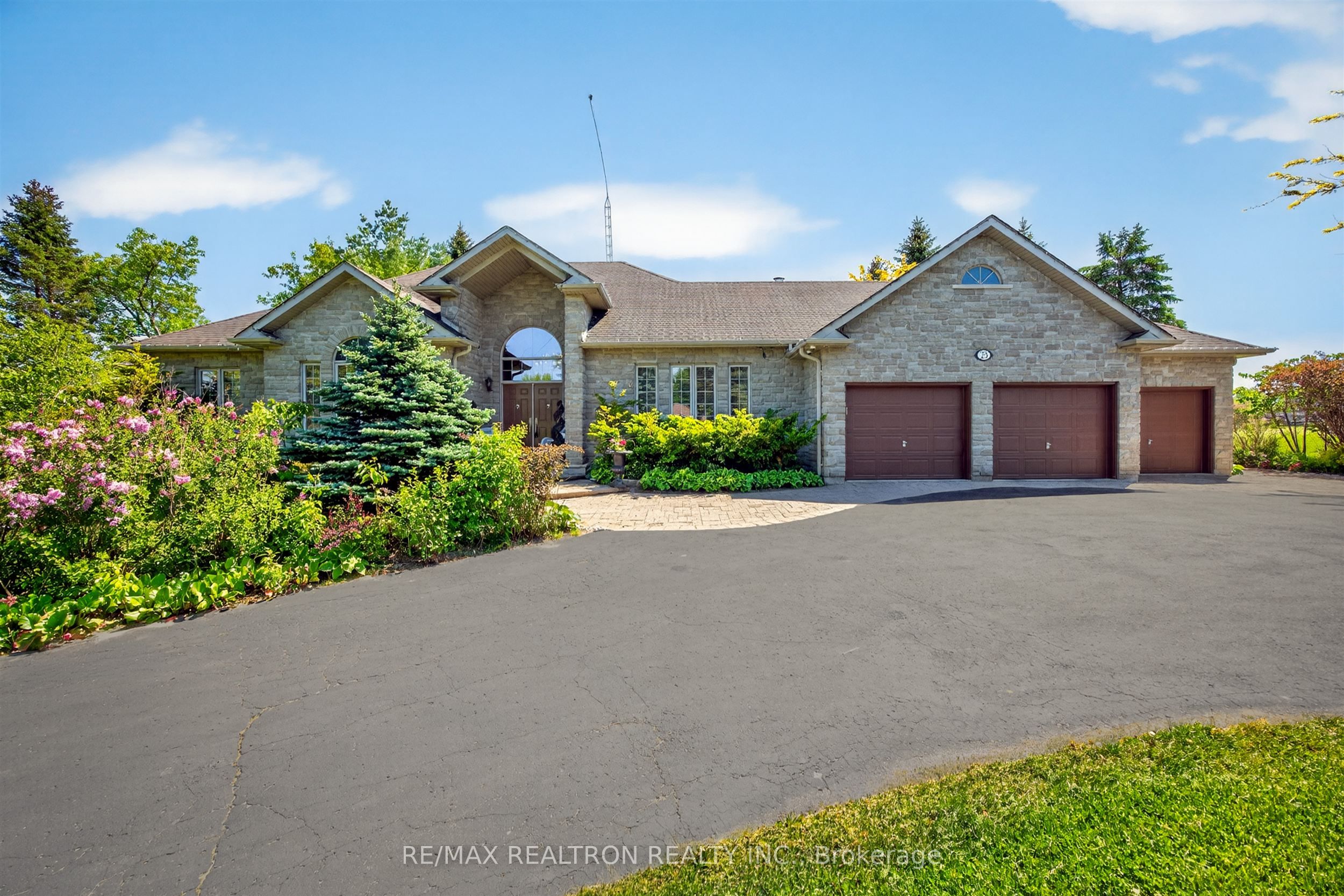 23 Fairbairn Gate, East Gwillimbury, ON L0G 1R0, East Gwillimbury