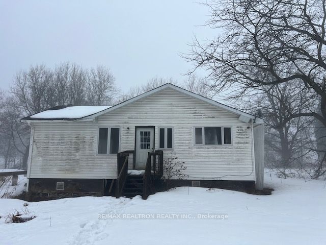 3293 Holt photo 4