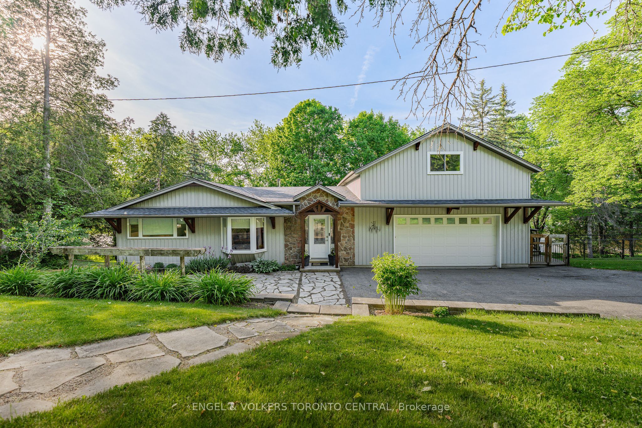 1135 Rivers Edge