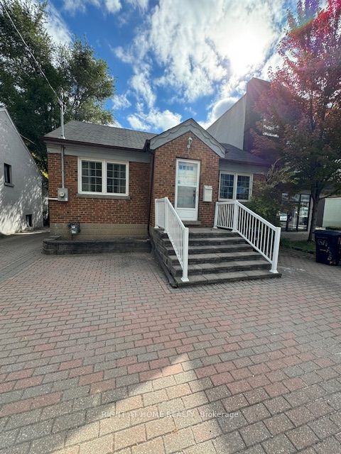 227 Sheppard photo 4