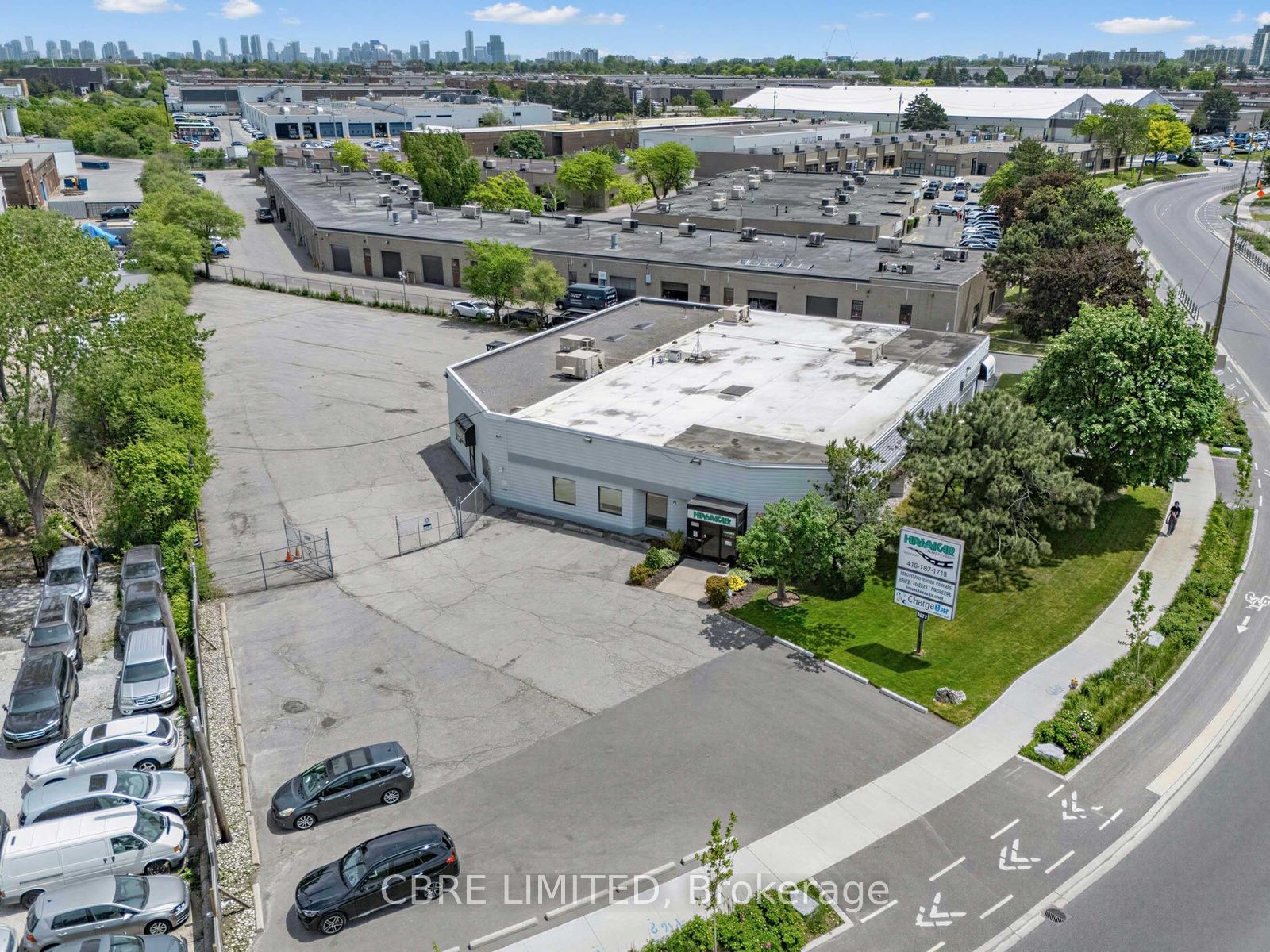 4077 Chesswood