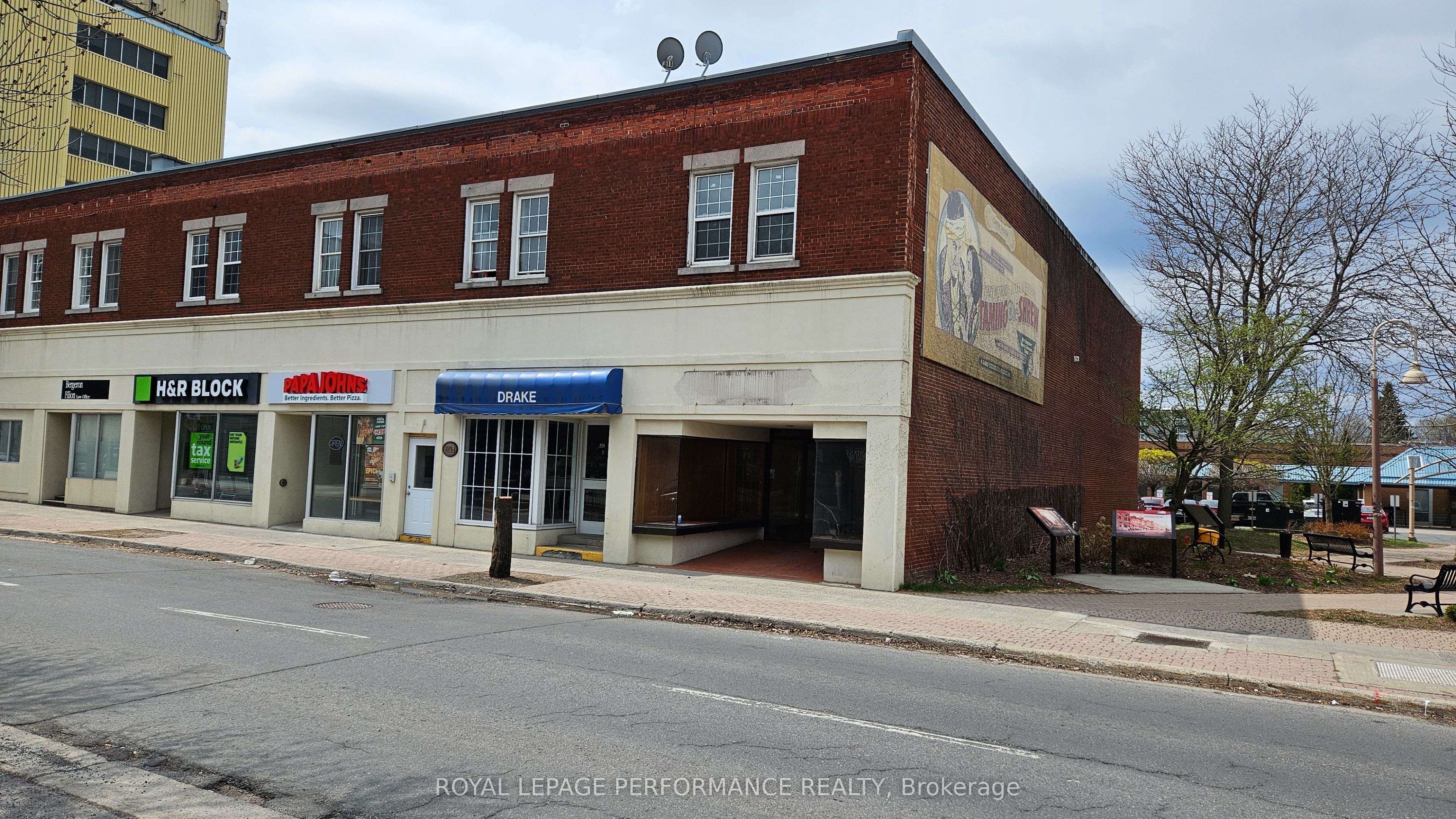 220 Pitt photo 2