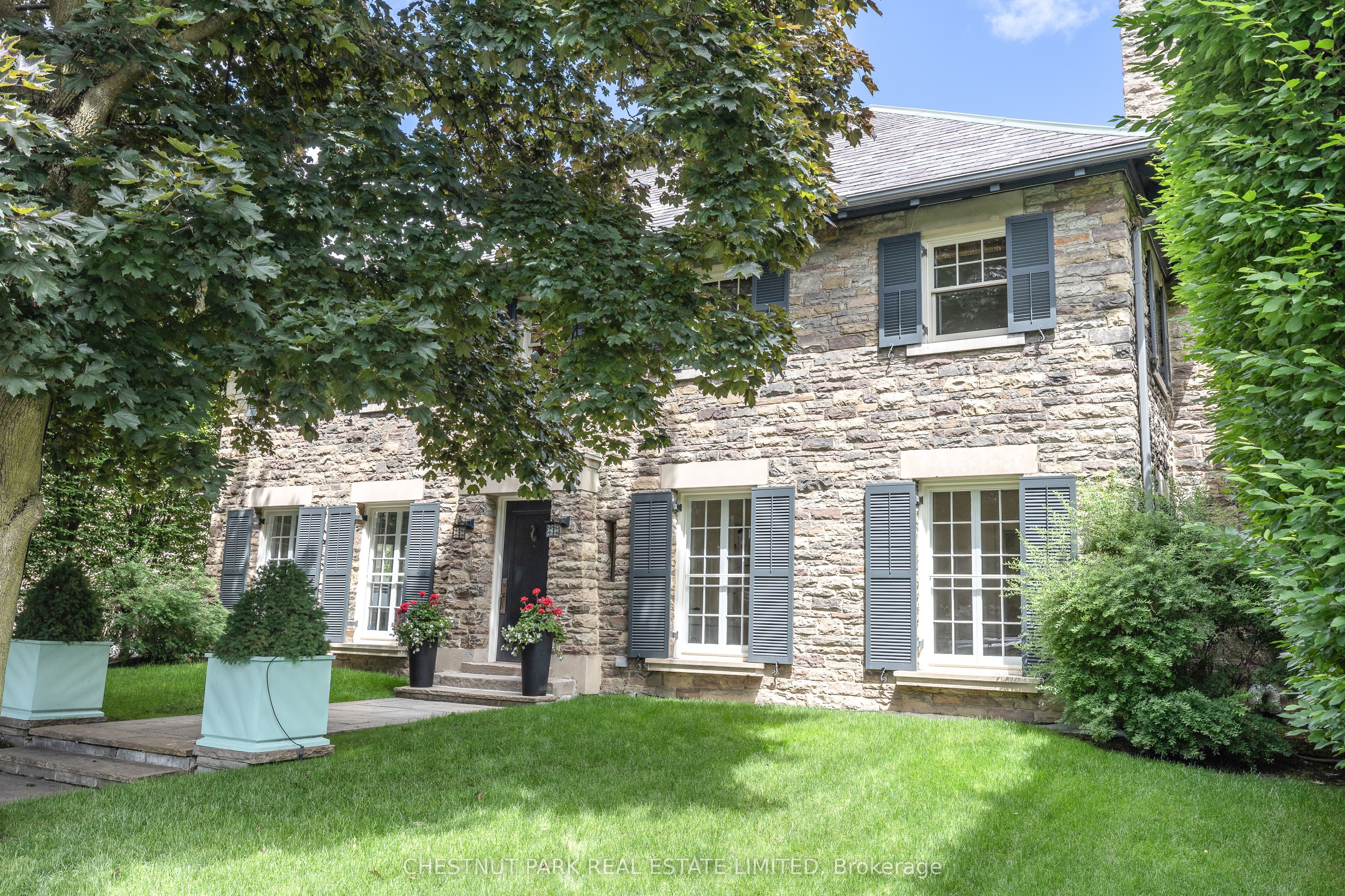 42 Lytton