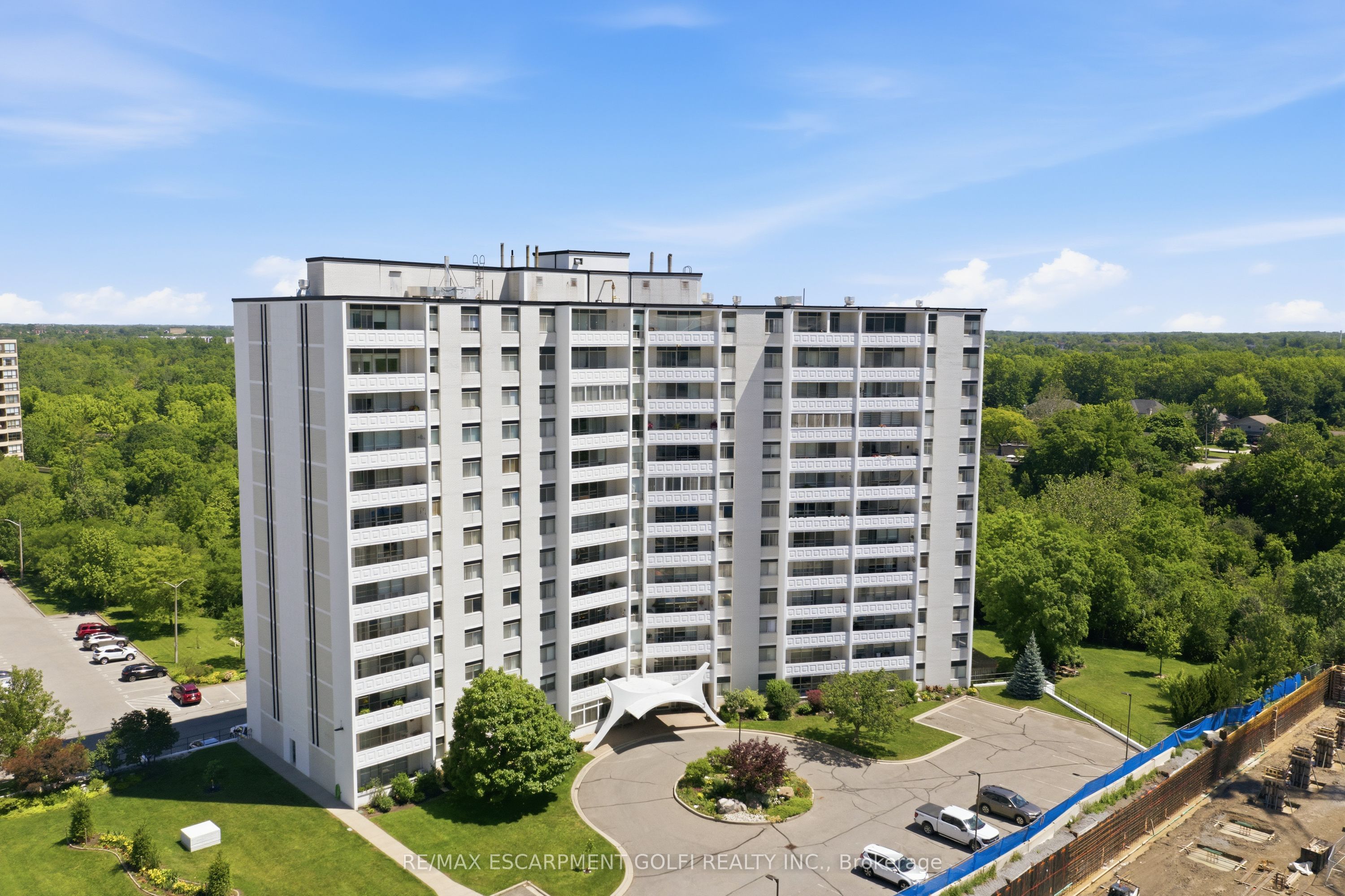 15 TOWERING HEIGHTS Unit 1005