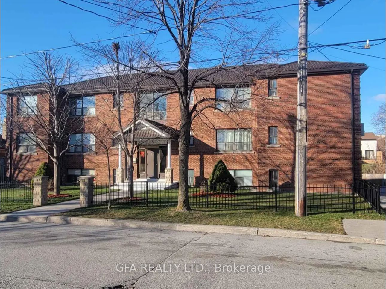 16 Arrowsmith Unit B photo 5