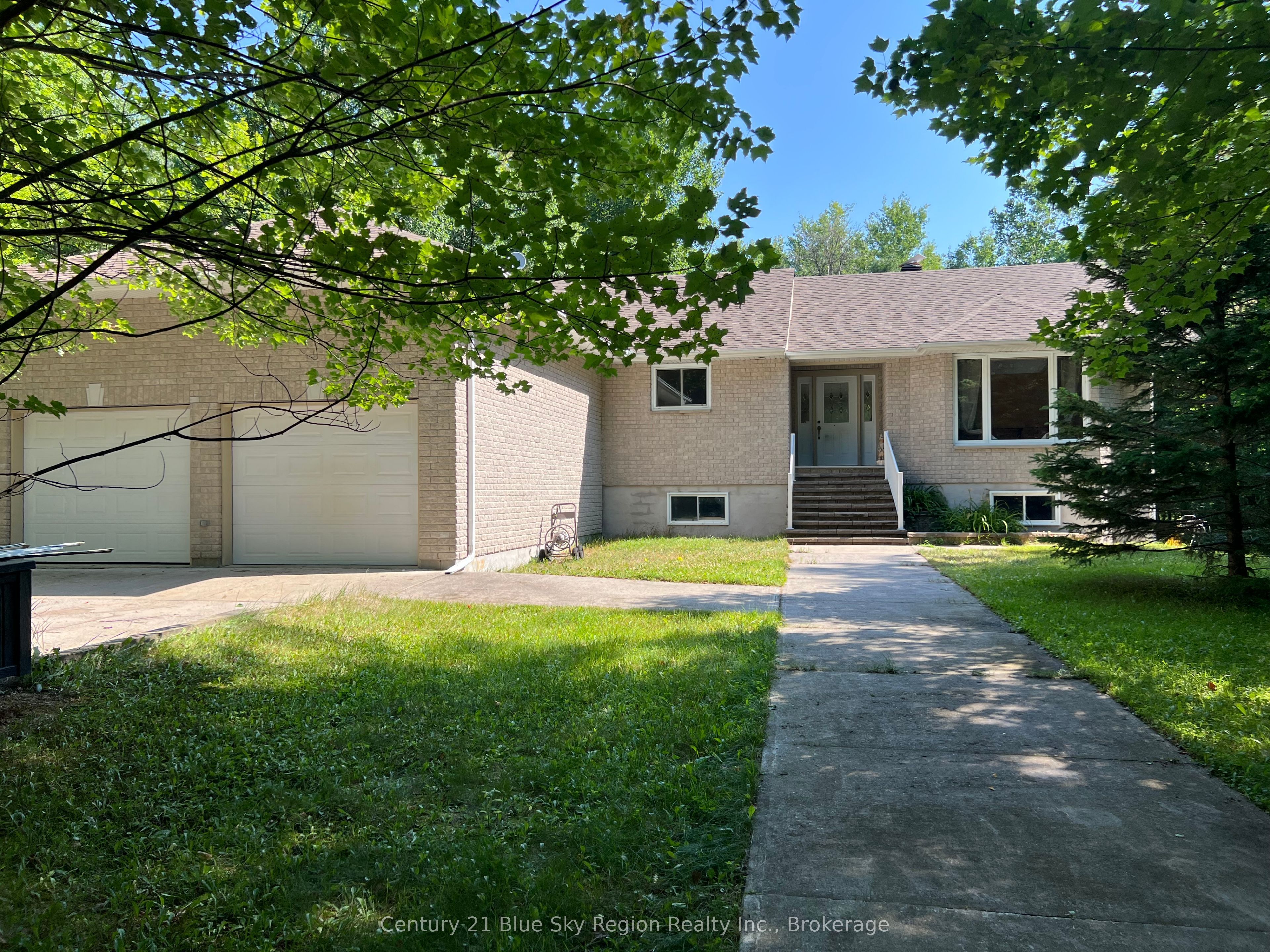 1518 PINECREEK photo 4