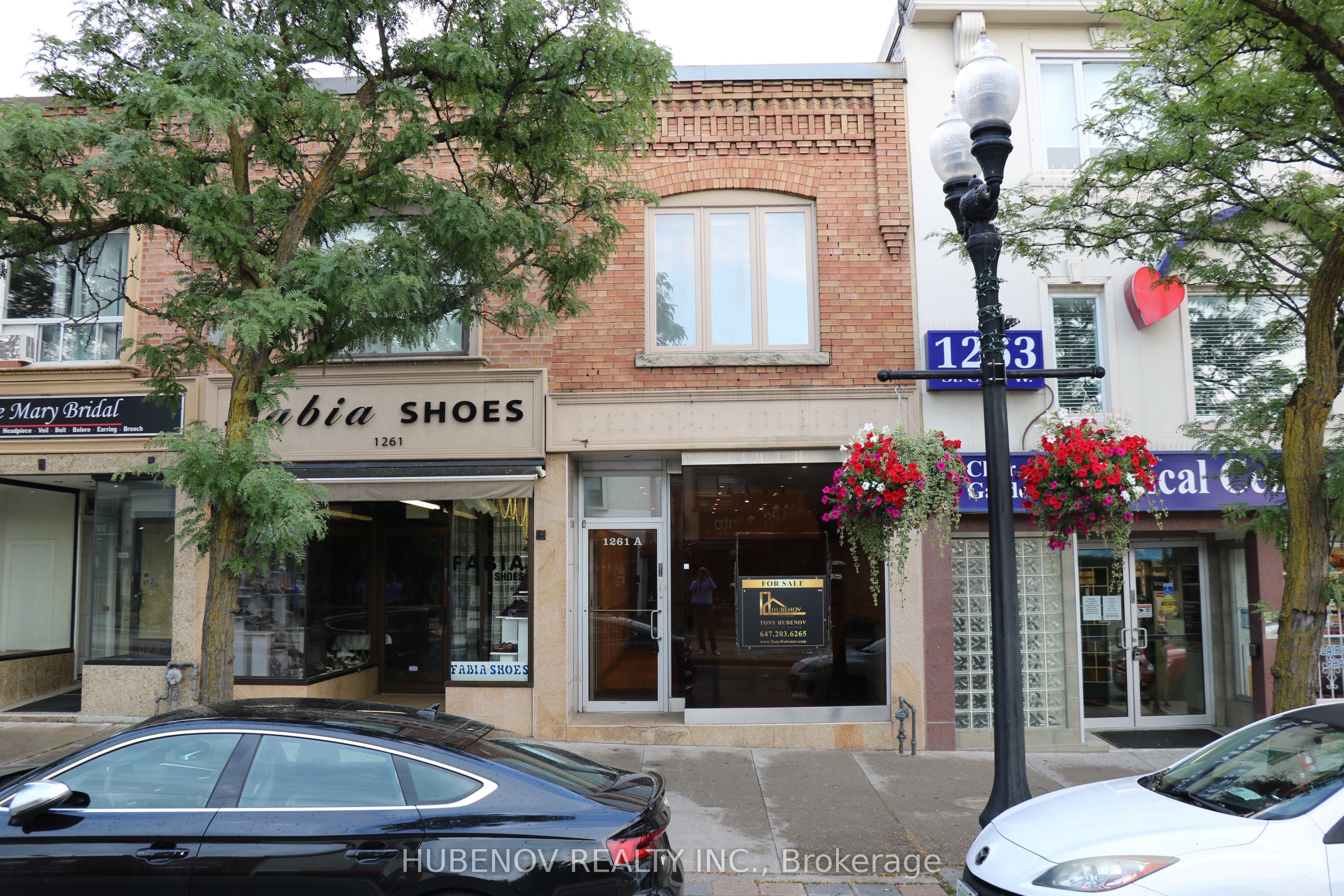 1261 St.Clair photo 2