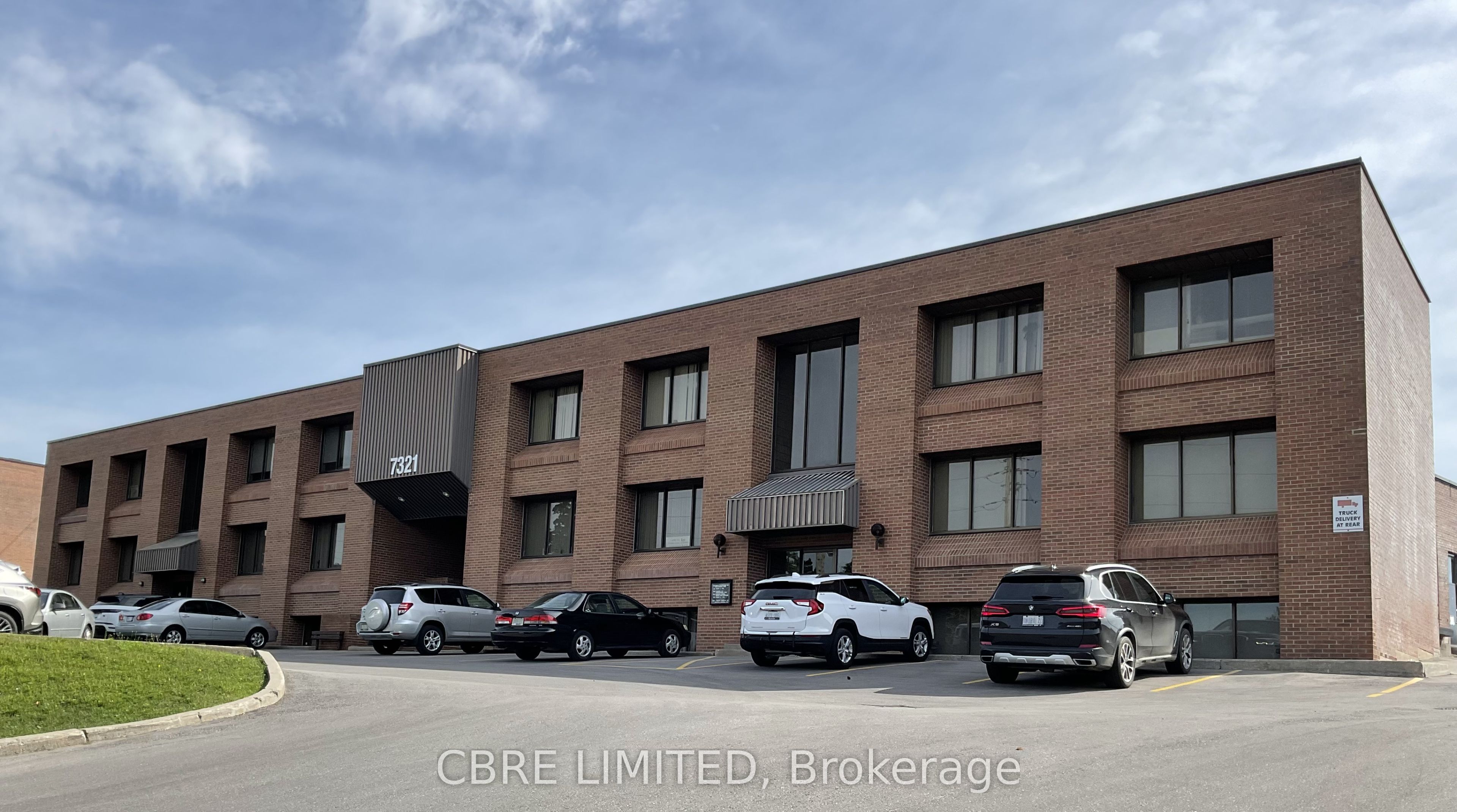 7321 Victoria Park Unit 302 photo 2