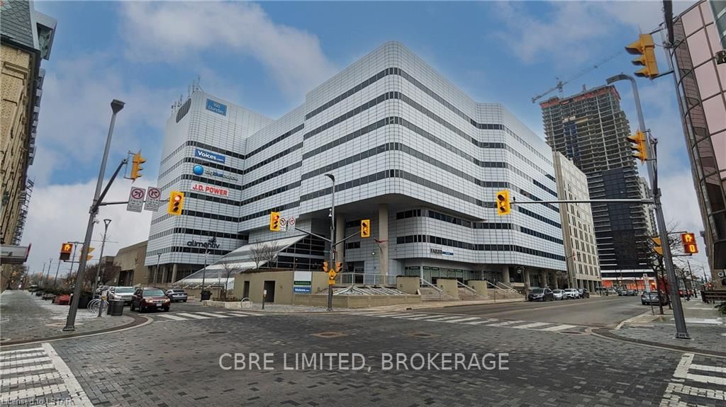 100 DUNDAS Unit 700