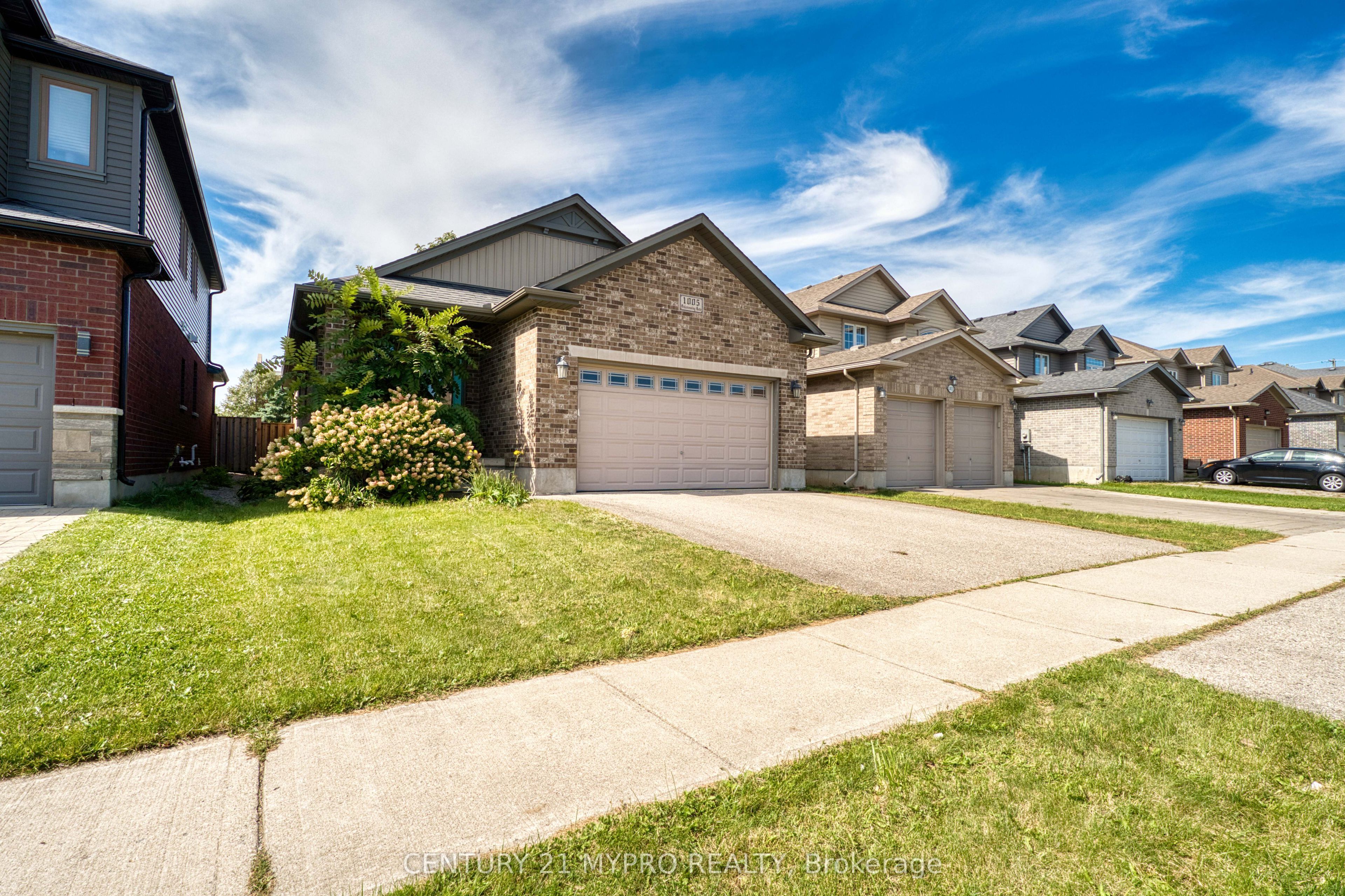 1005 Oakcrossing photo 2
