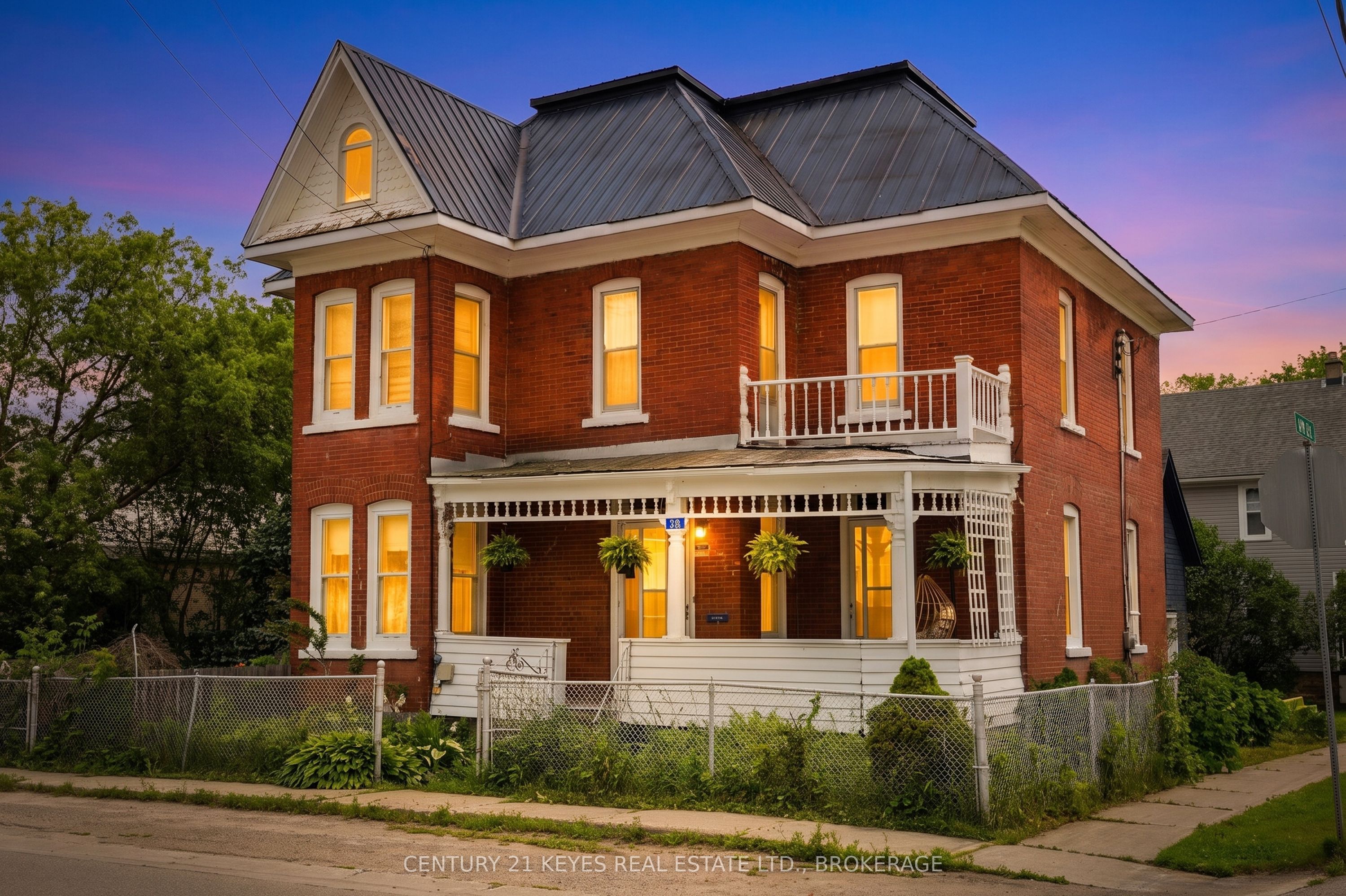 24 King St West
