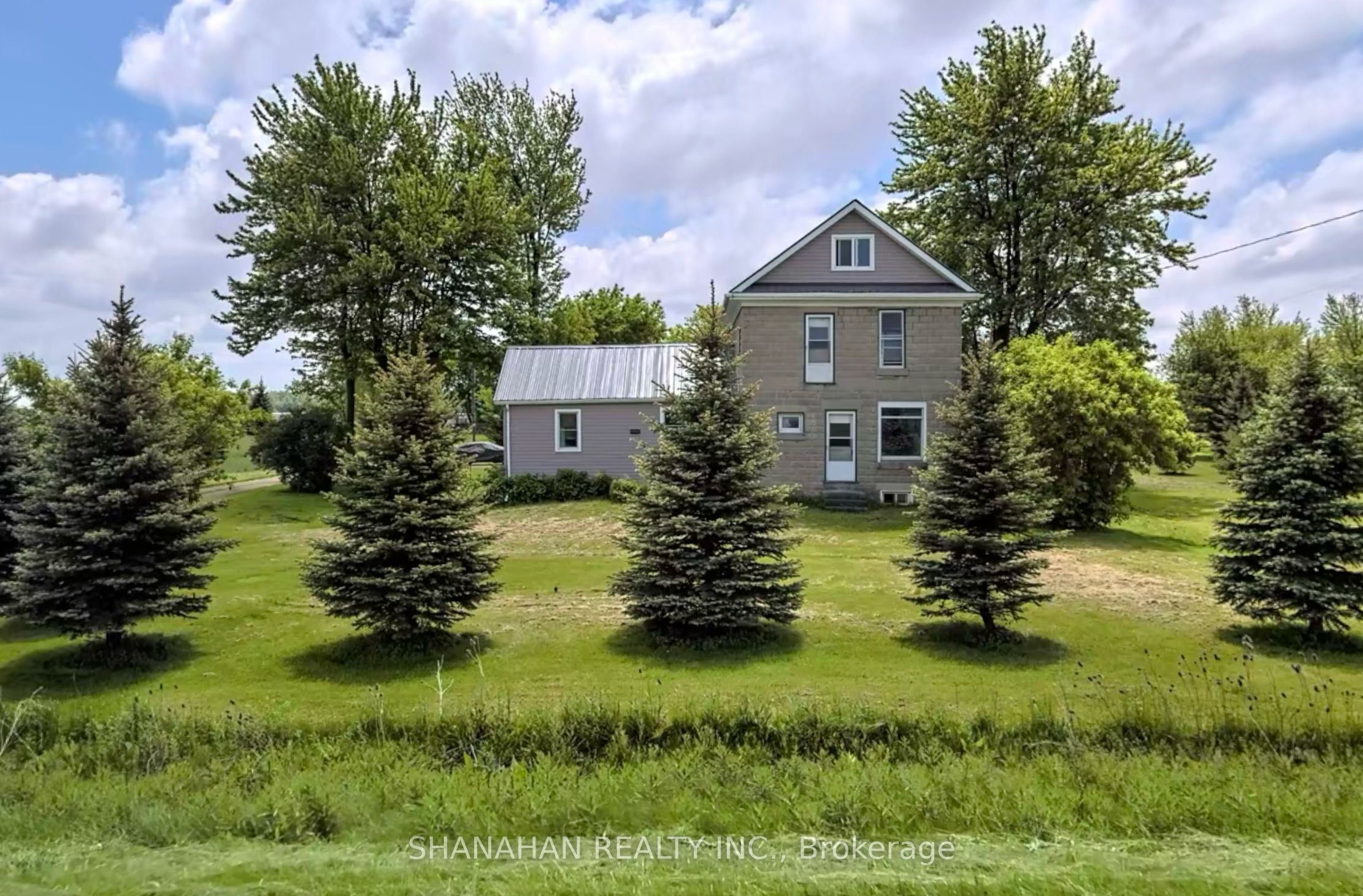 1371 Egremont photo 2