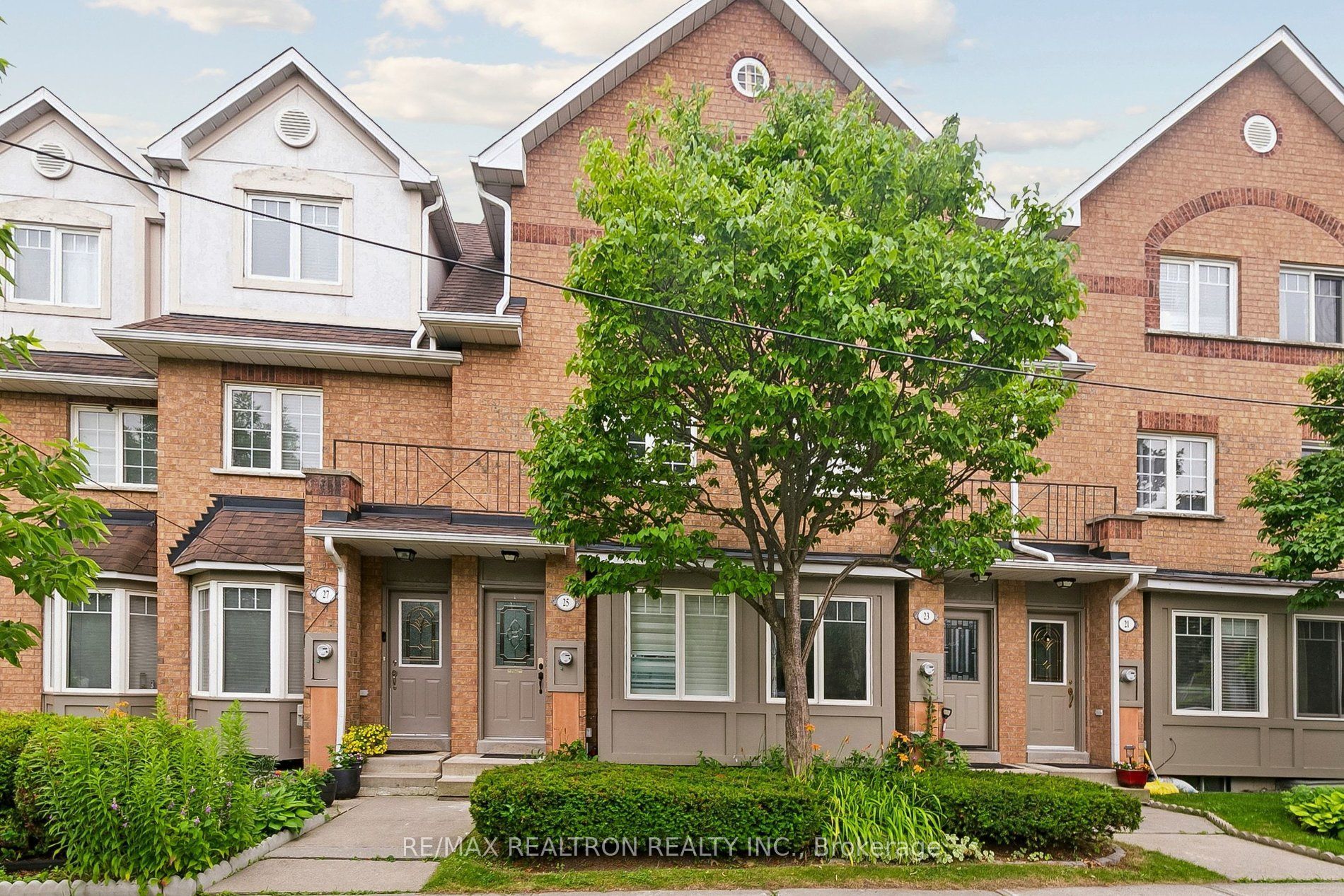 25 Hedge End