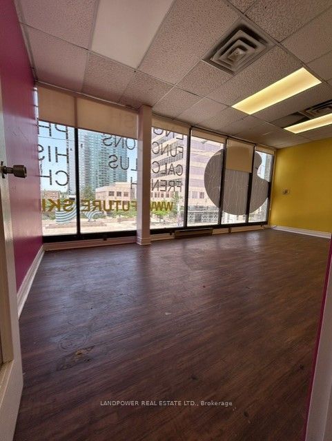 5635 Yonge Unit 202