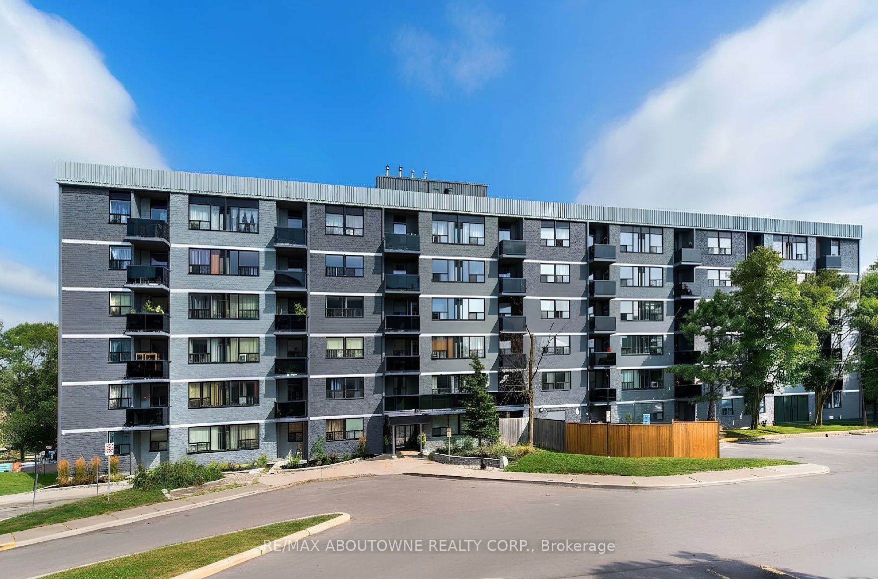 147 Wellington Unit 606