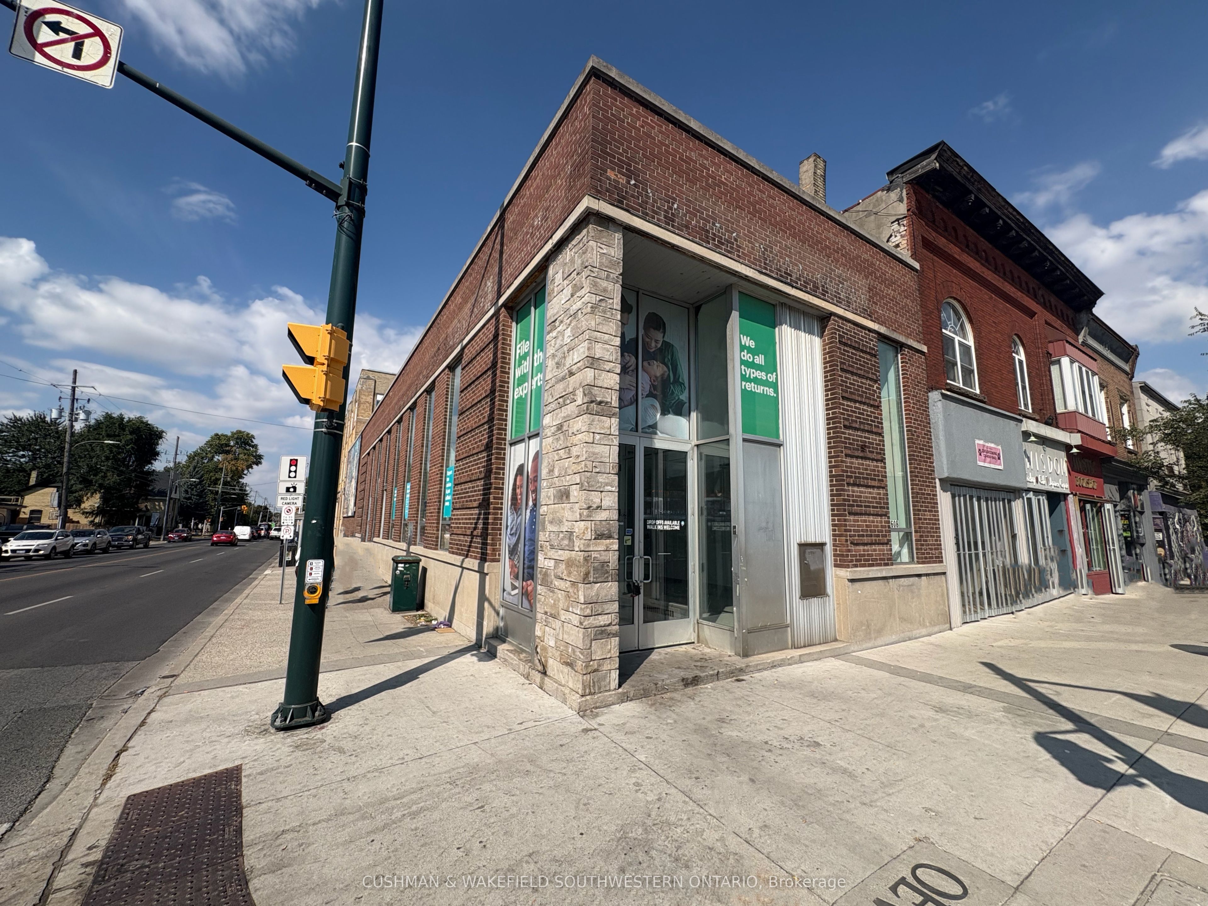 608 Dundas photo 2