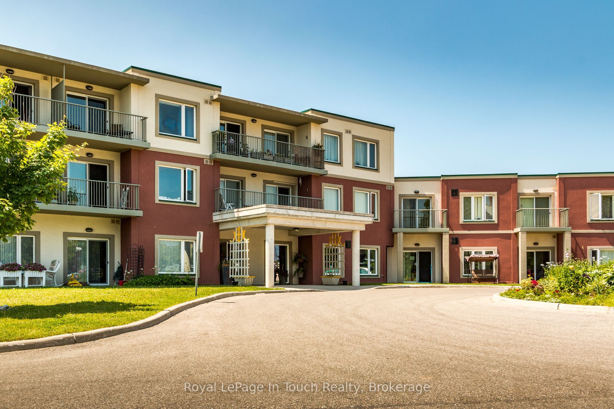 333 LAFONTAINE Unit 102