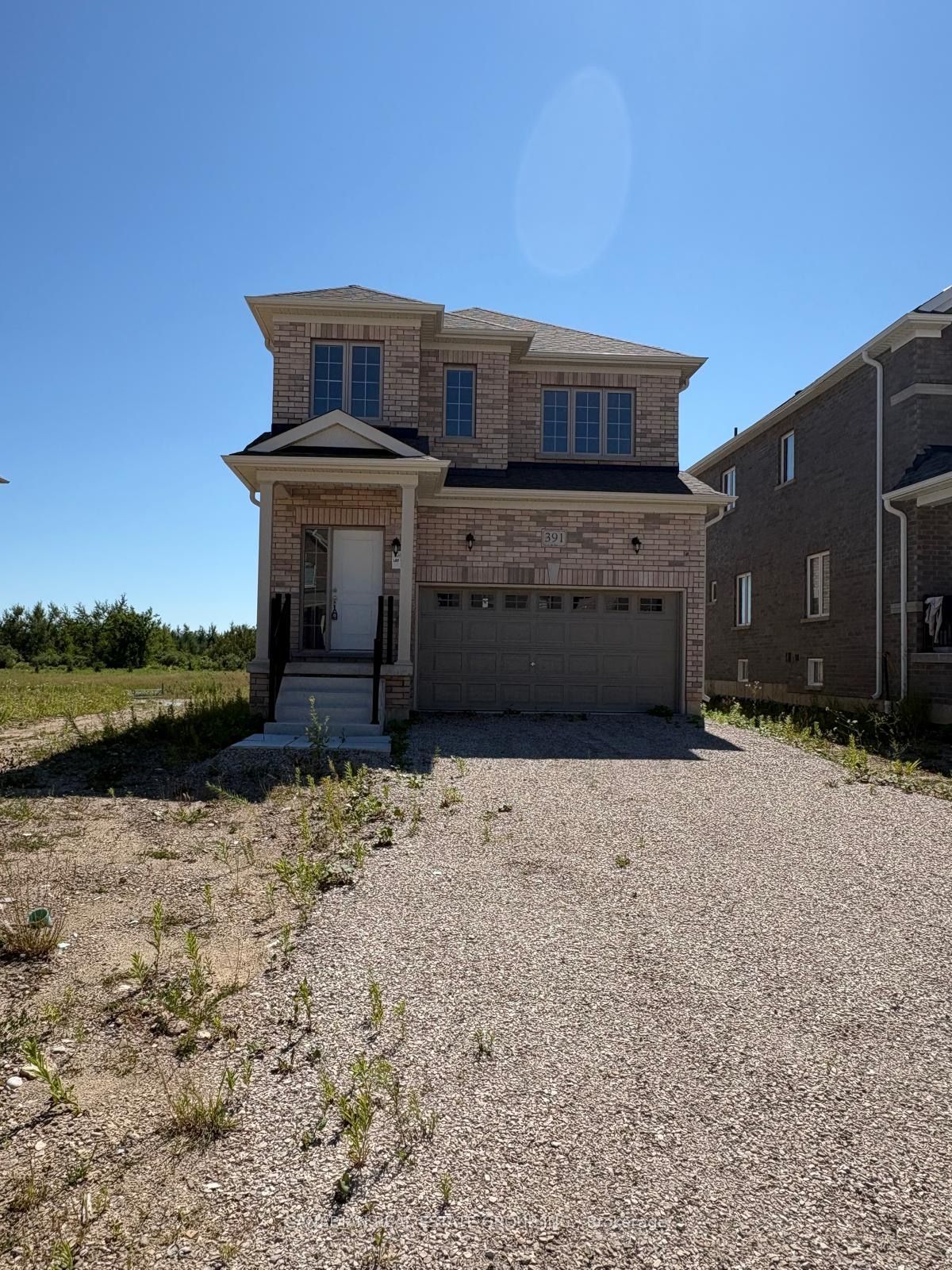 391 Russell photo 2