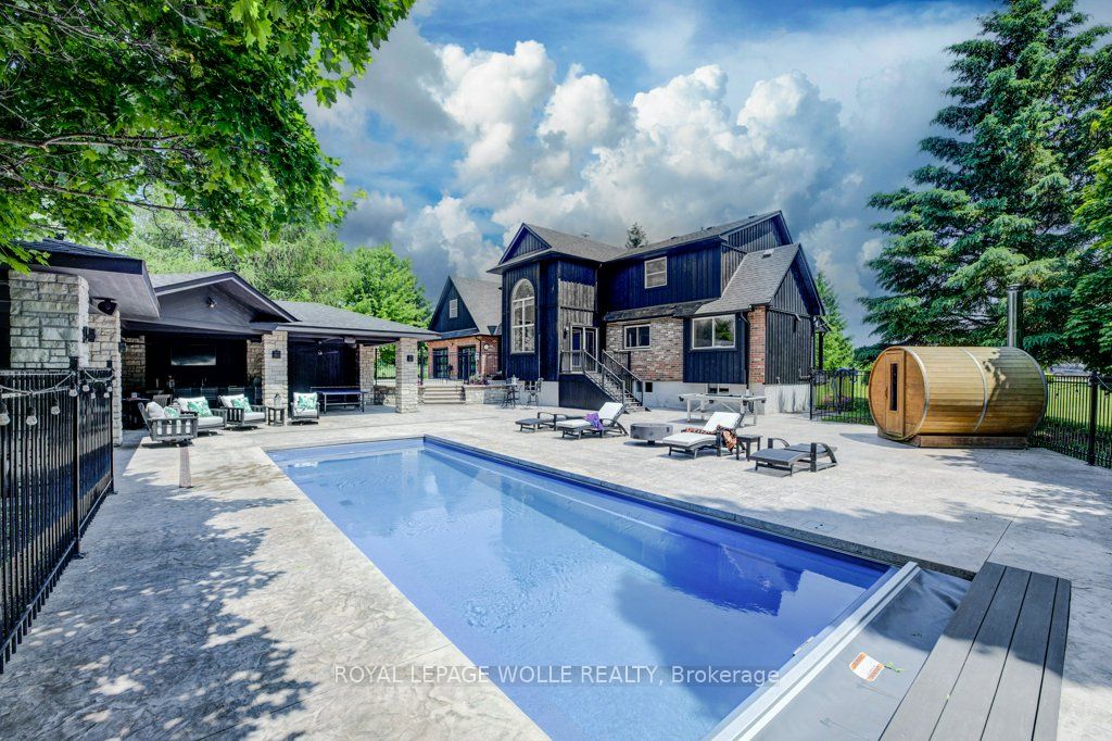 8466 Sideroad 30
