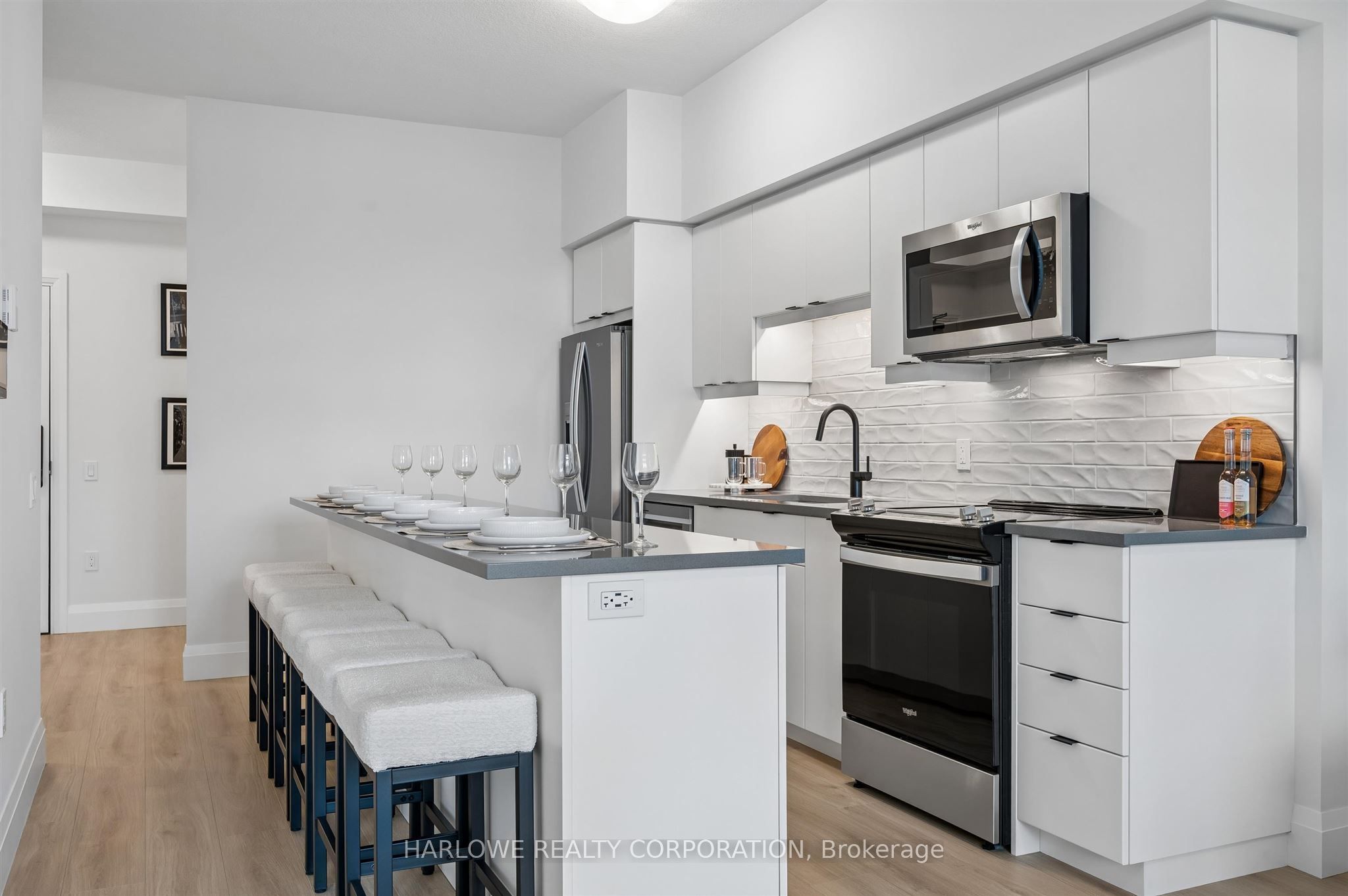 93 Arthur Unit 301