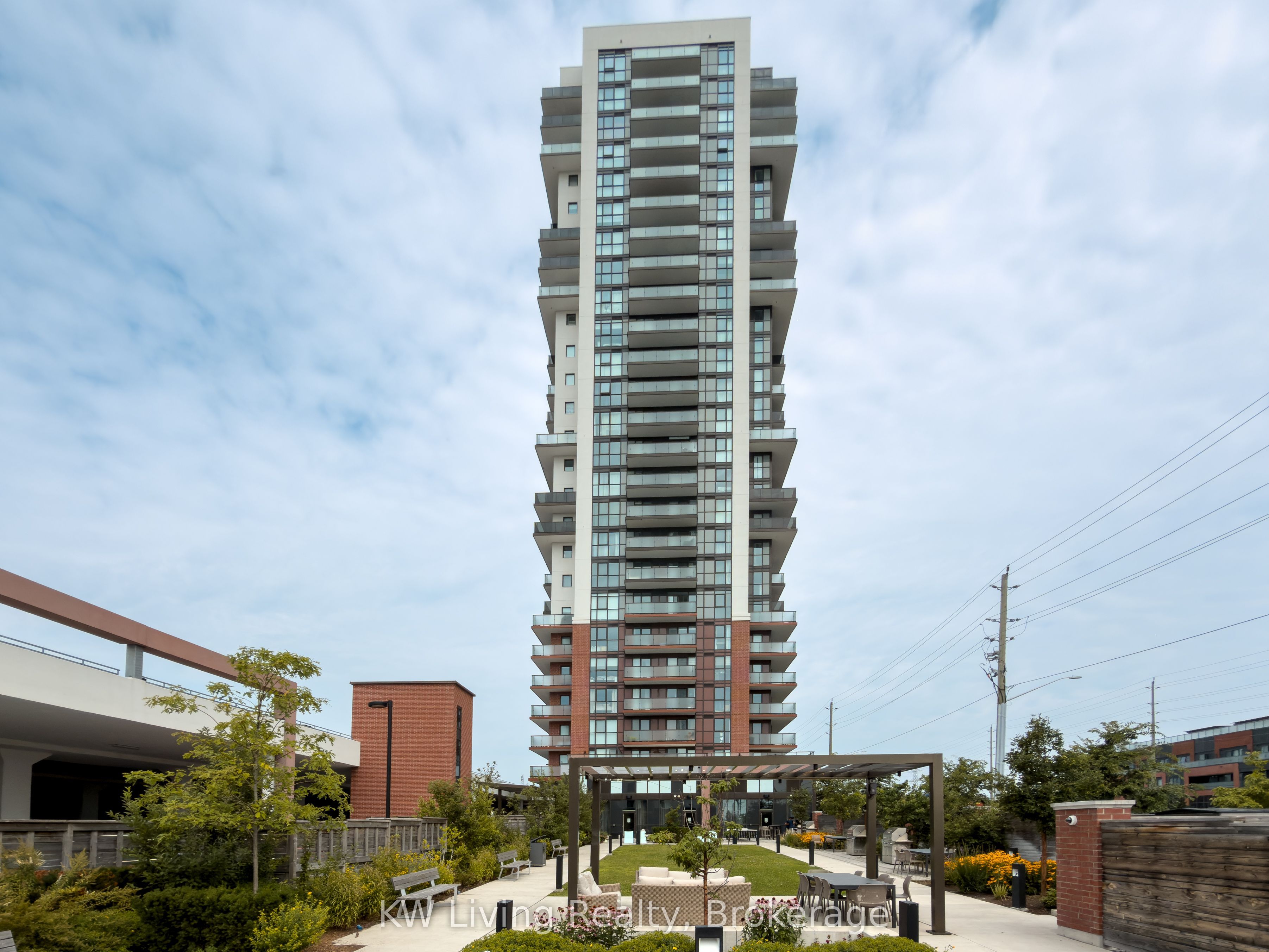 2550 Simcoe Unit 207