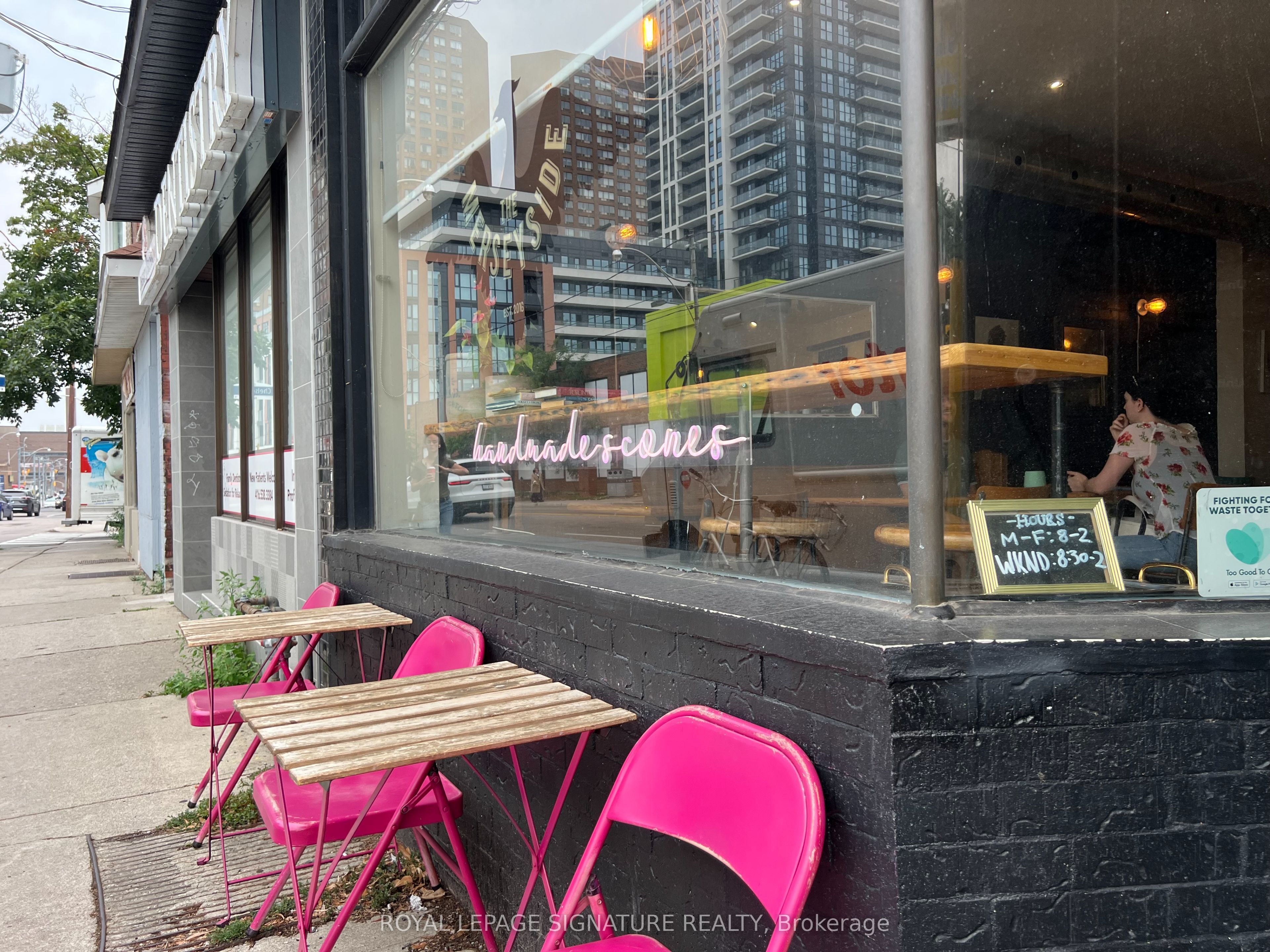 2413 Dundas photo 2
