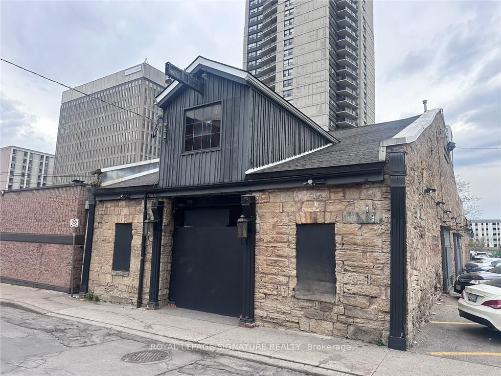 33 Bowen