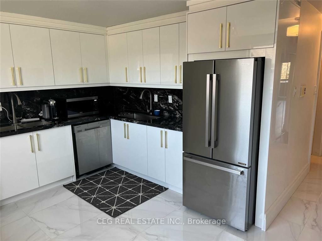 3901 Bathurst