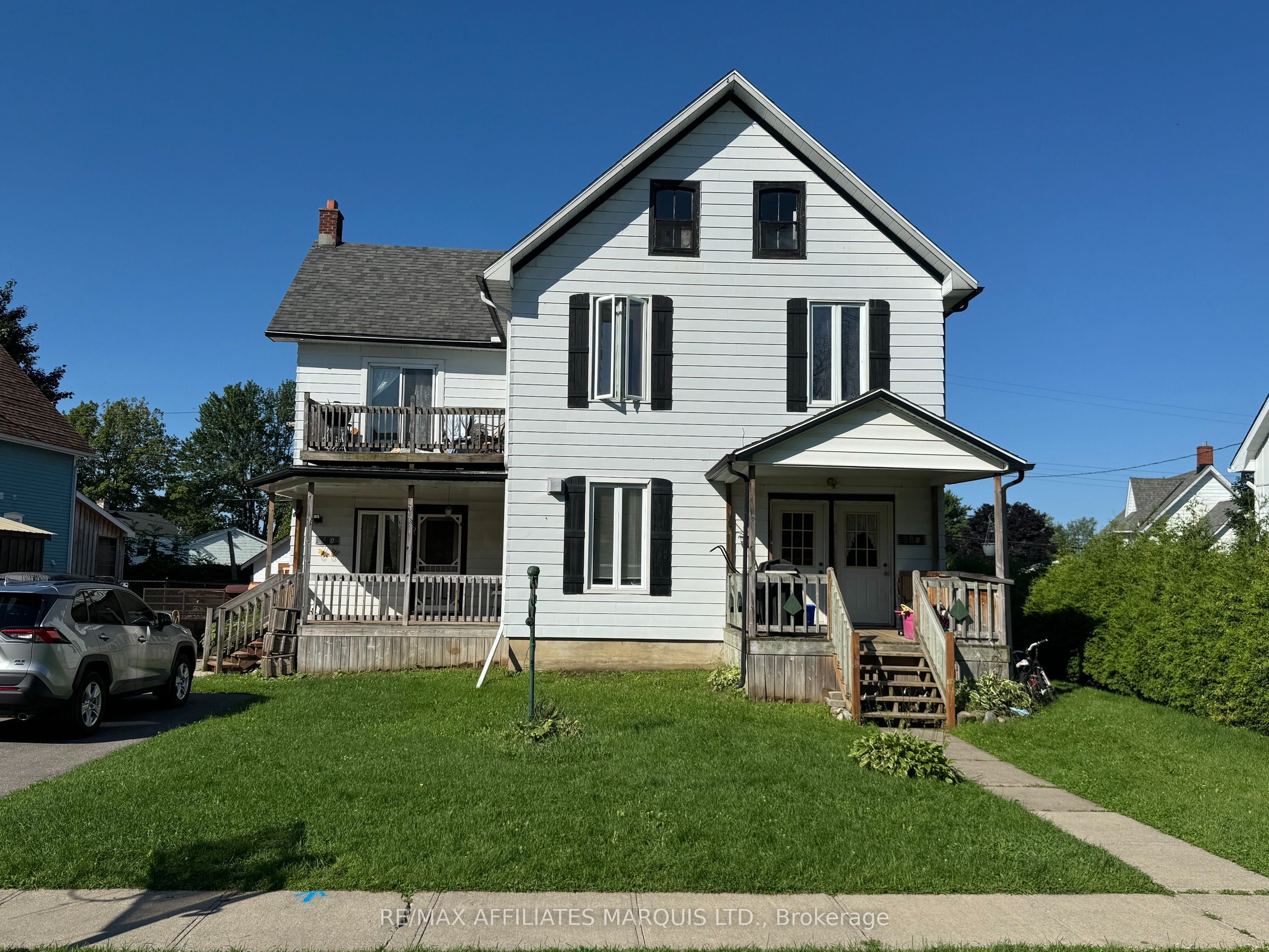 38 Laurier