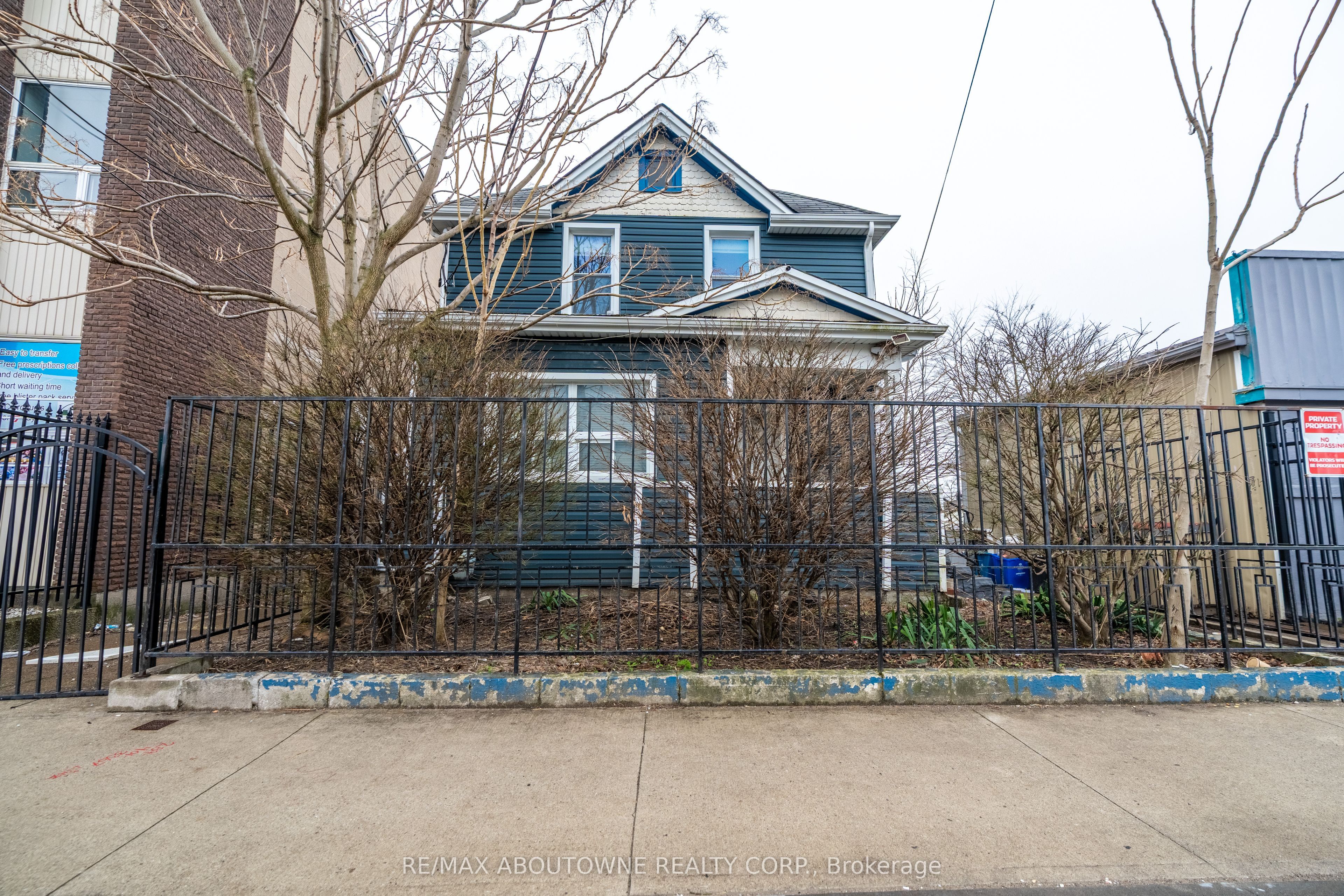 108 Queenston photo 2
