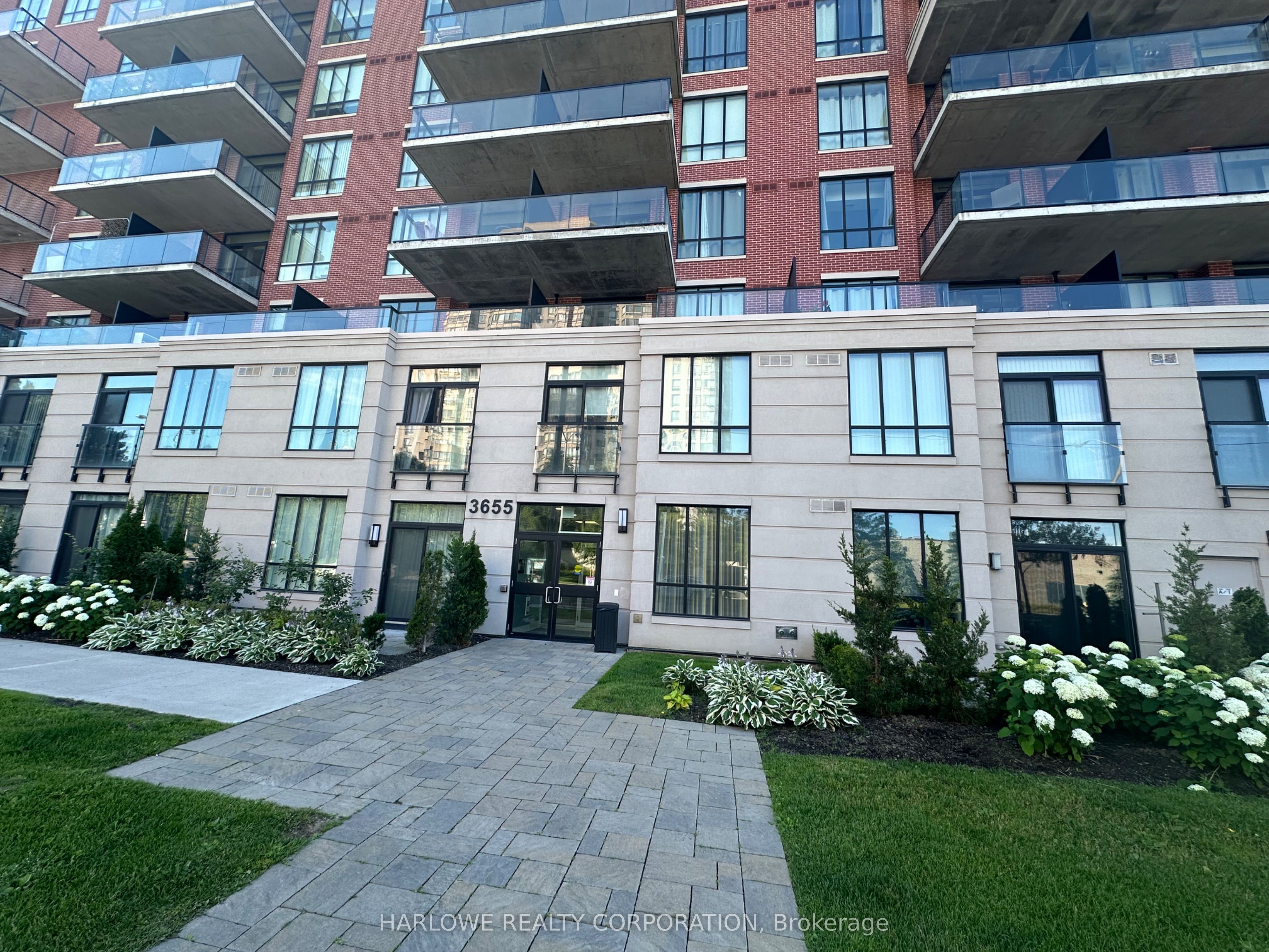 Front street viewof the building