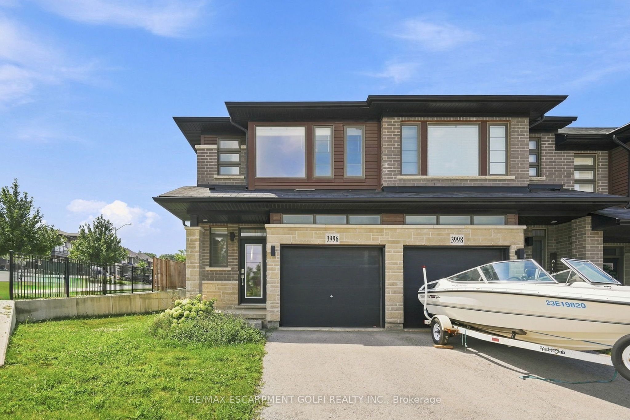 3996 CROWN photo 2