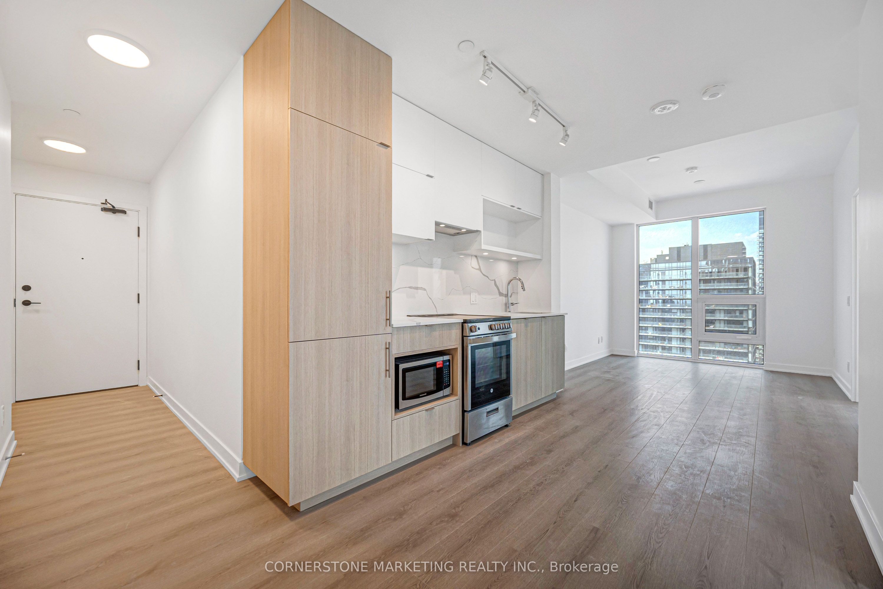 Kitchen & Living
