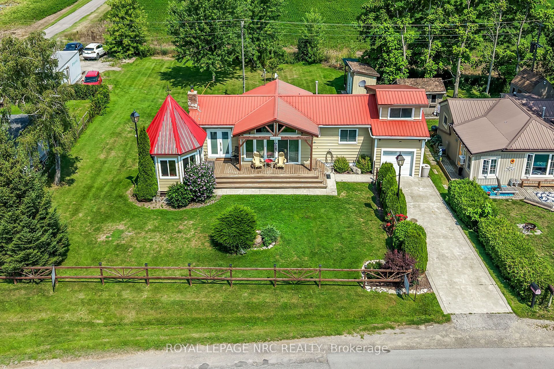 817 Lakeshore