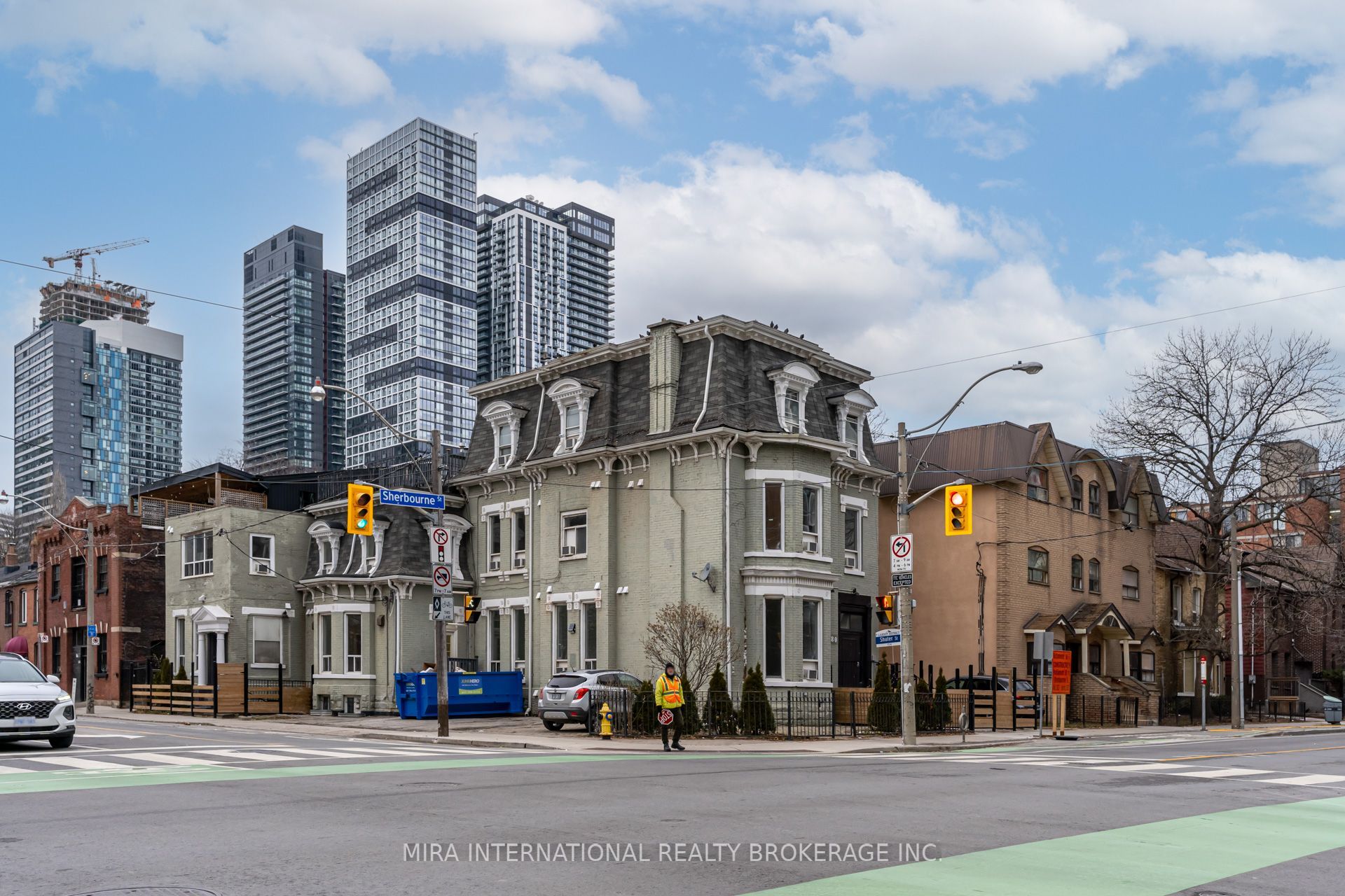 180 Sherbourne Unit 206 photo 2
