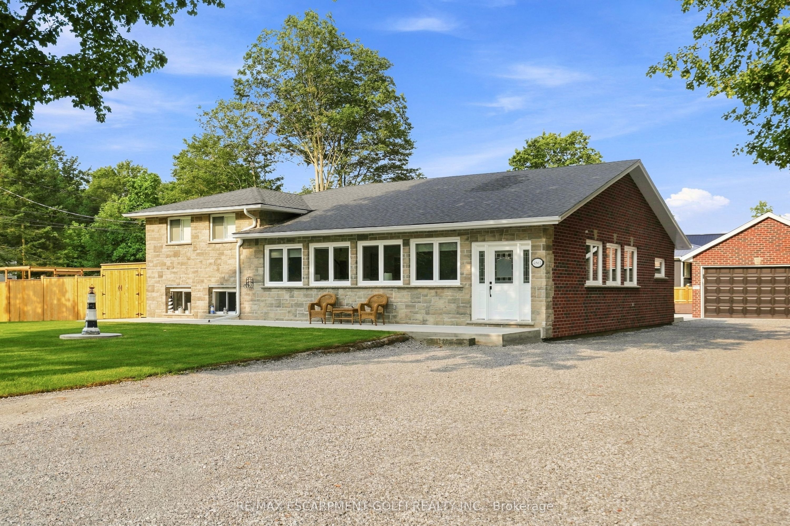 4861 Mapleview