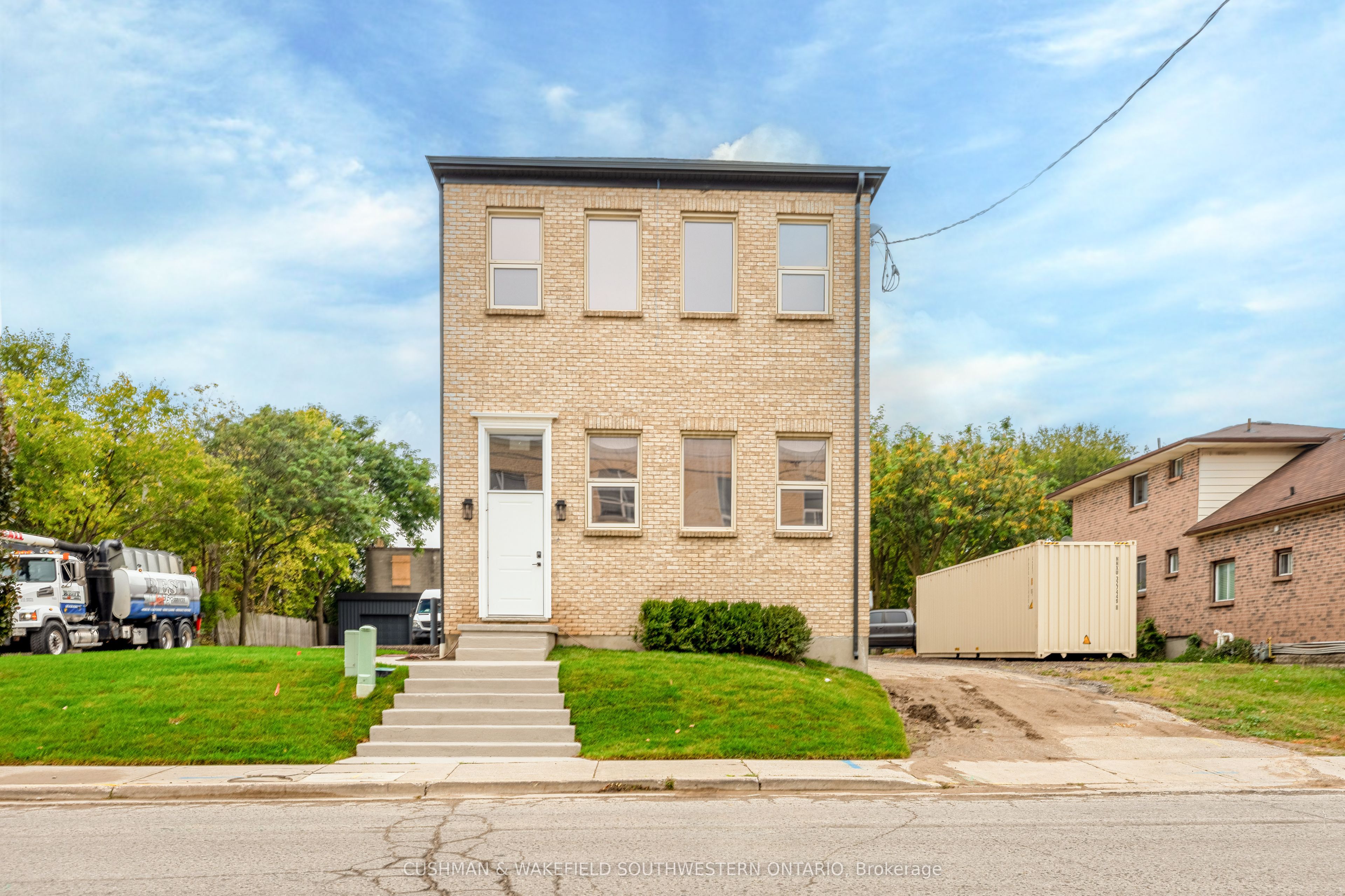 180 Simcoe Unit 203
