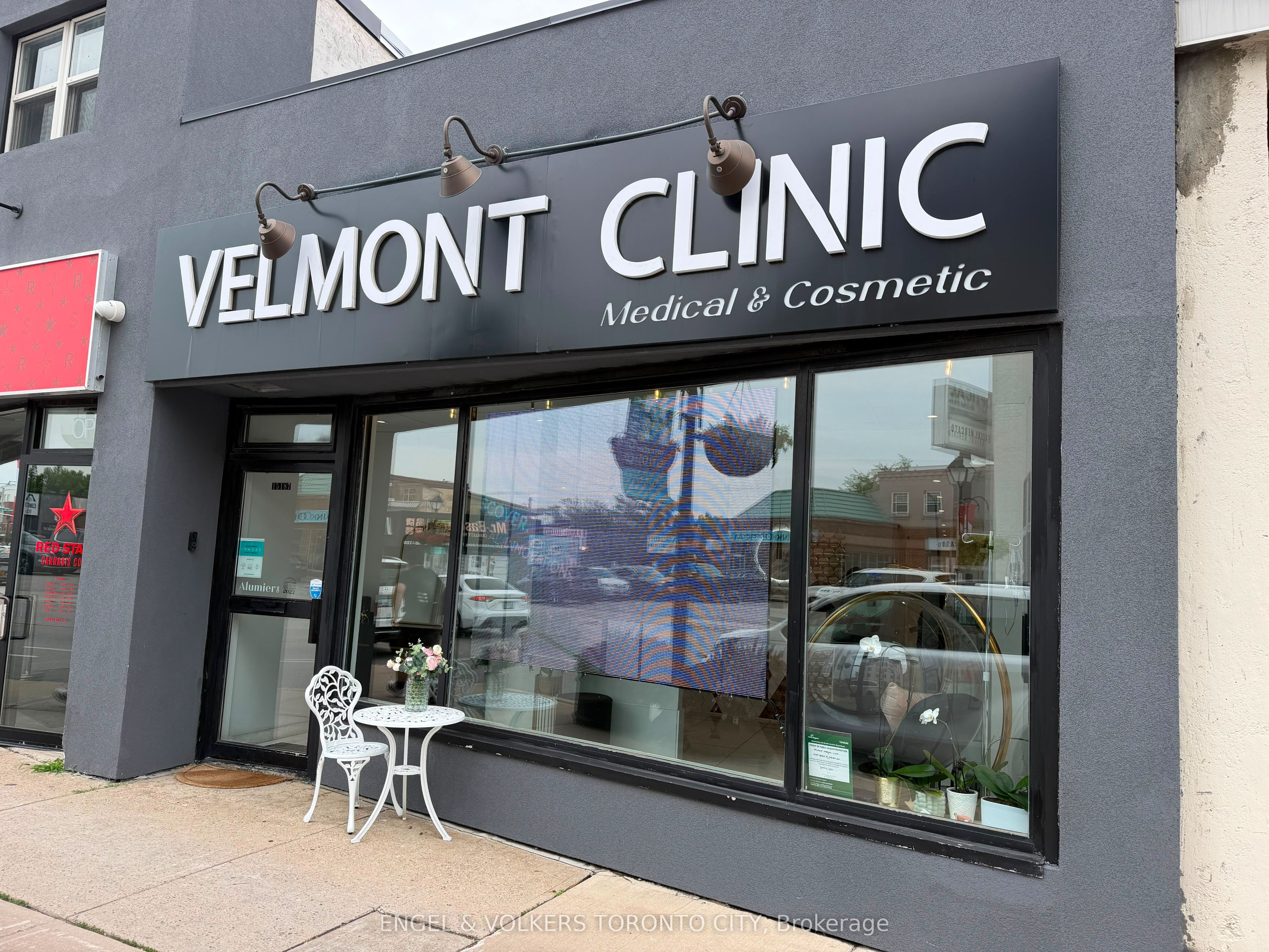 15187 Yonge