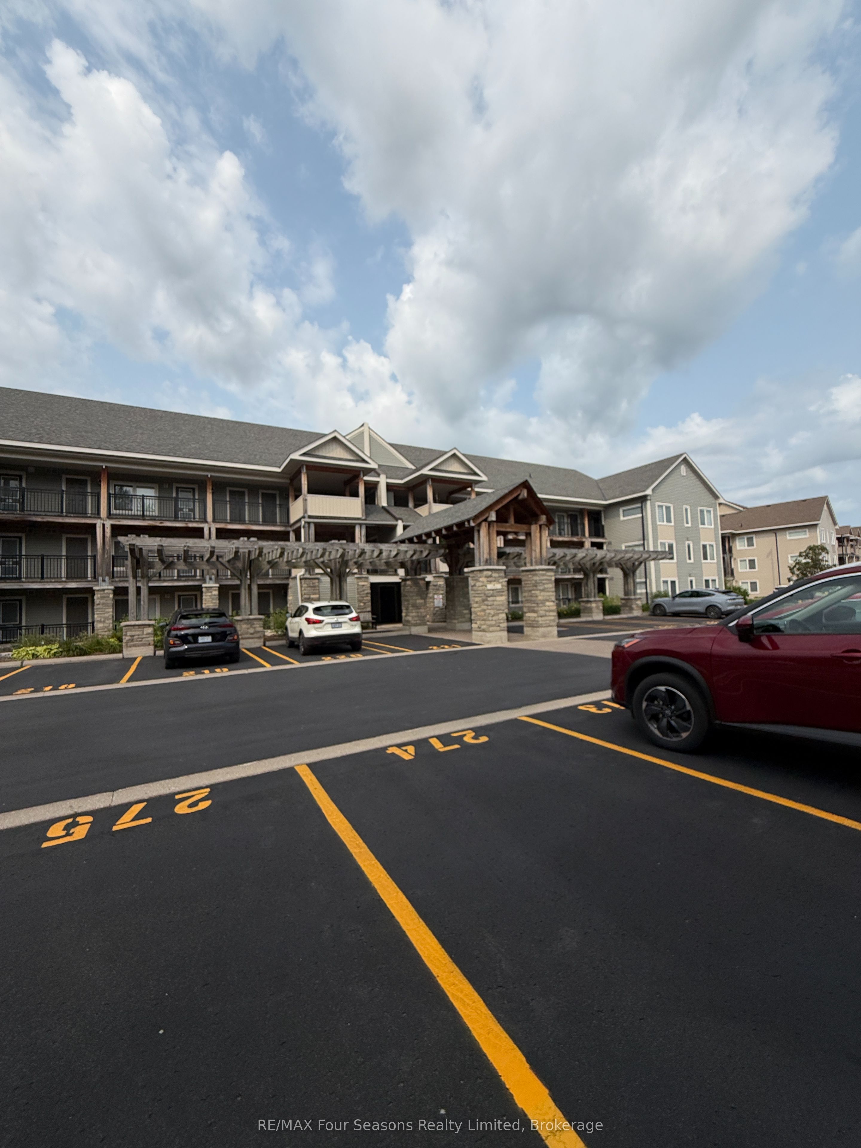 2 Cove Unit 301 photo 4