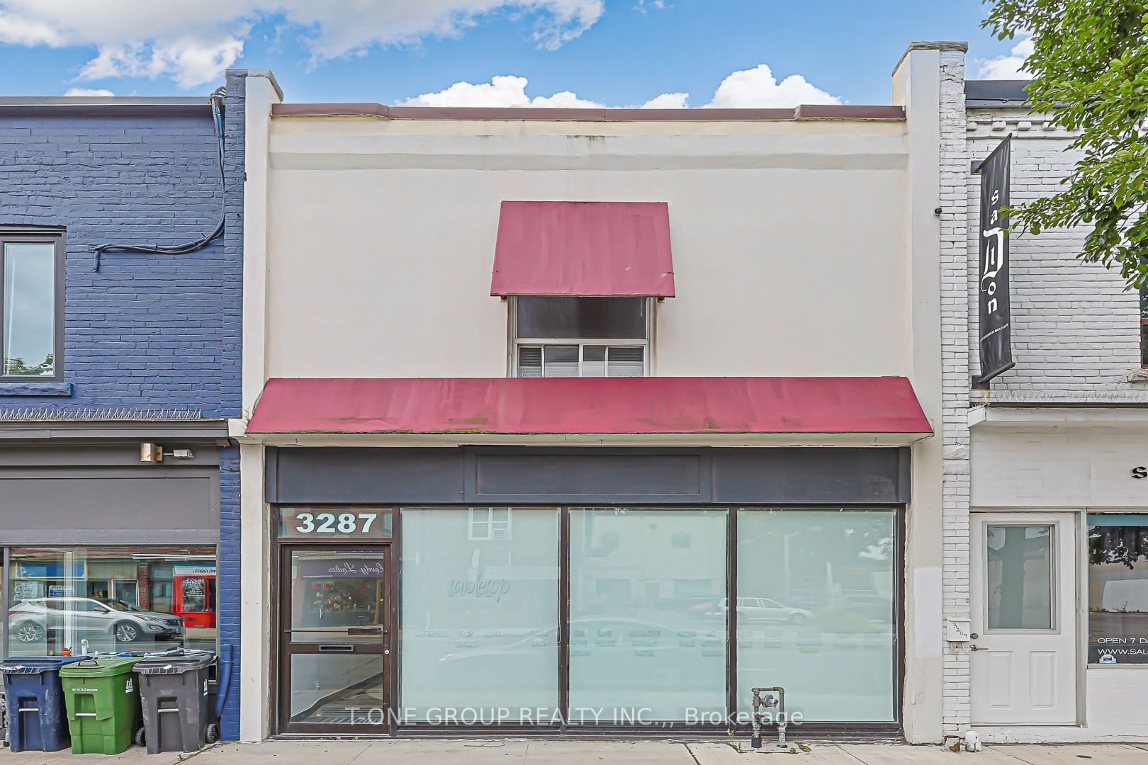 3287 Dundas photo 3