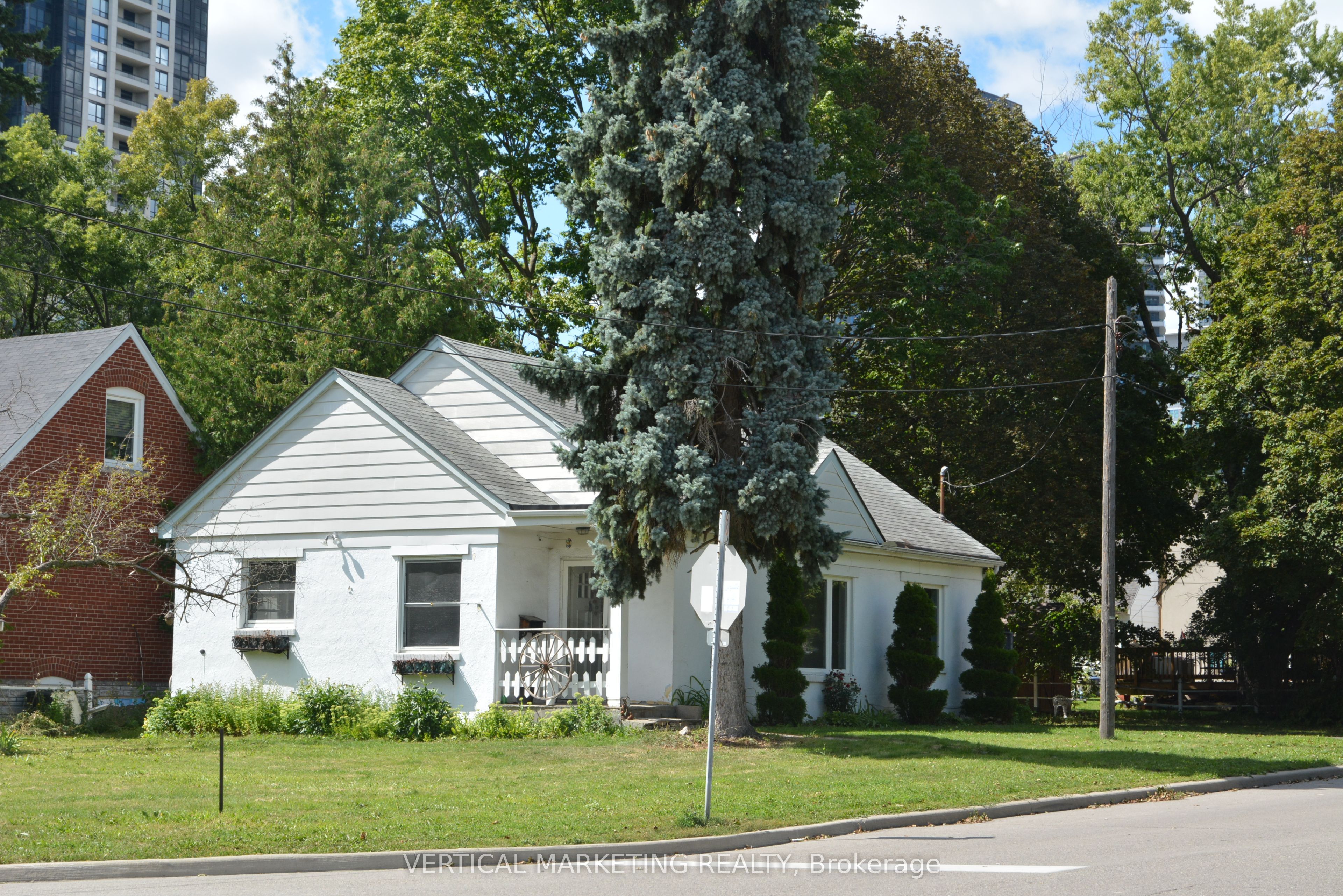 30 Highland Park photo 2