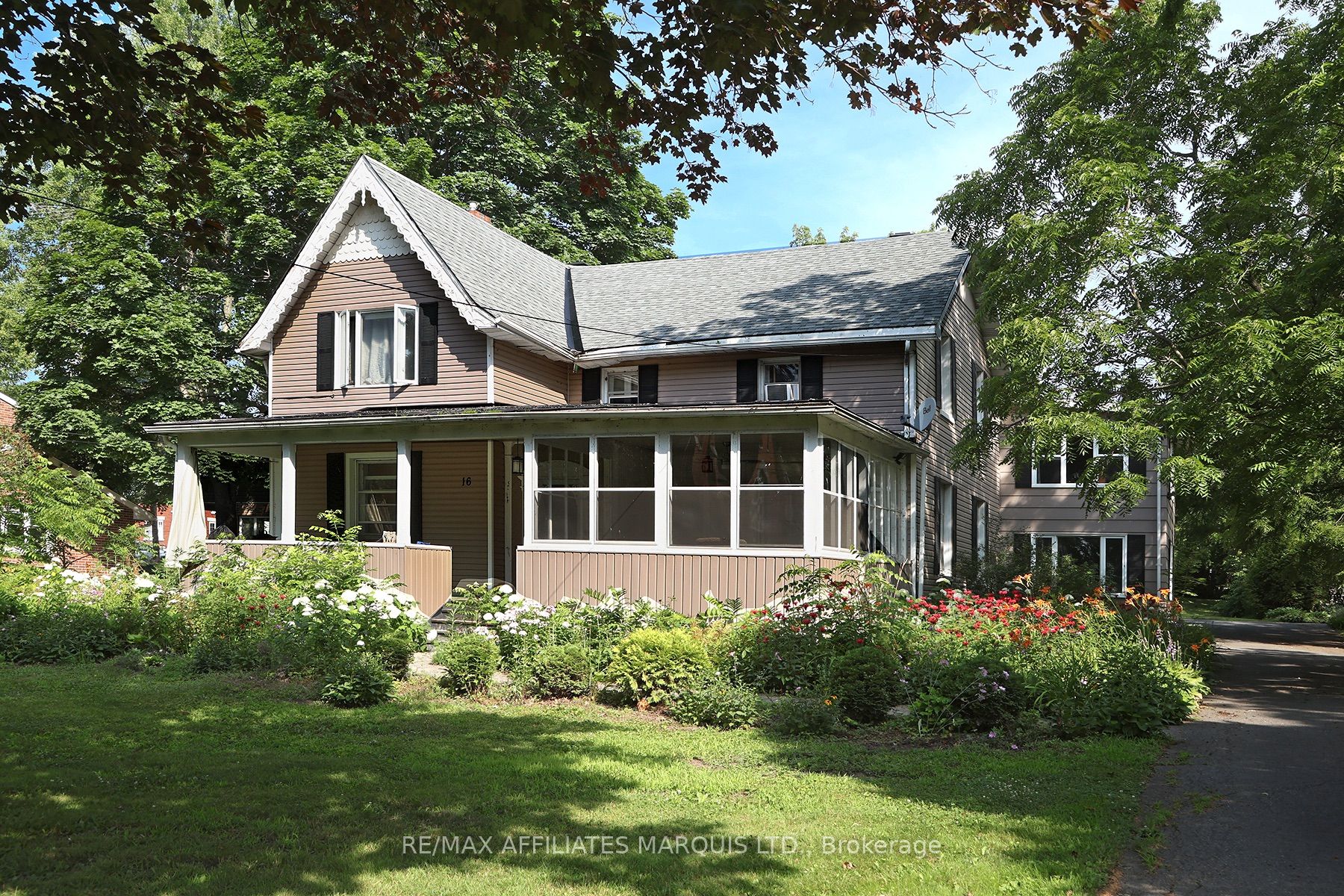 16 Lakeshore